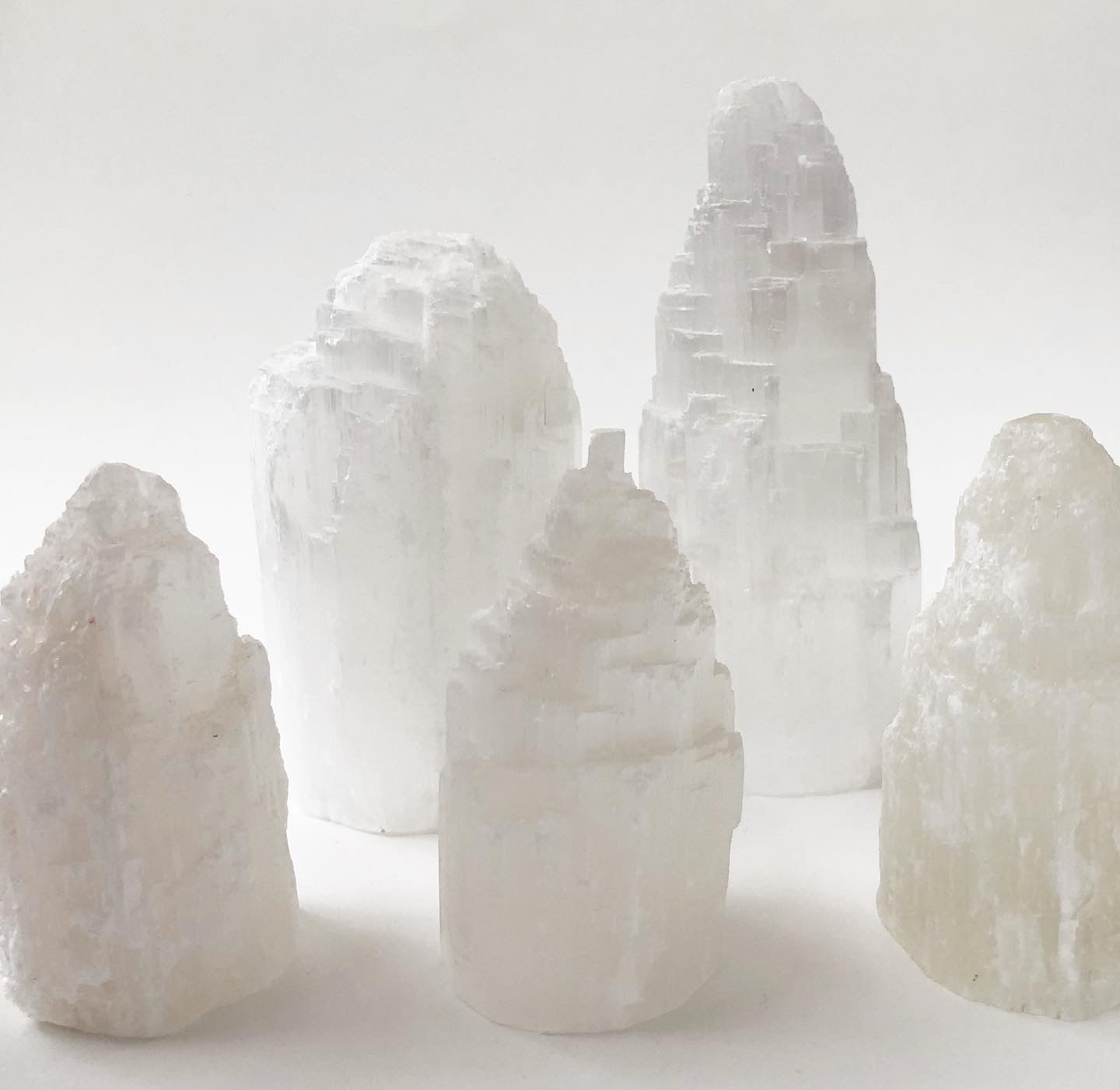 Selenit Tårn Palmstone Månesøster Krystaller https://maanesoester.dk