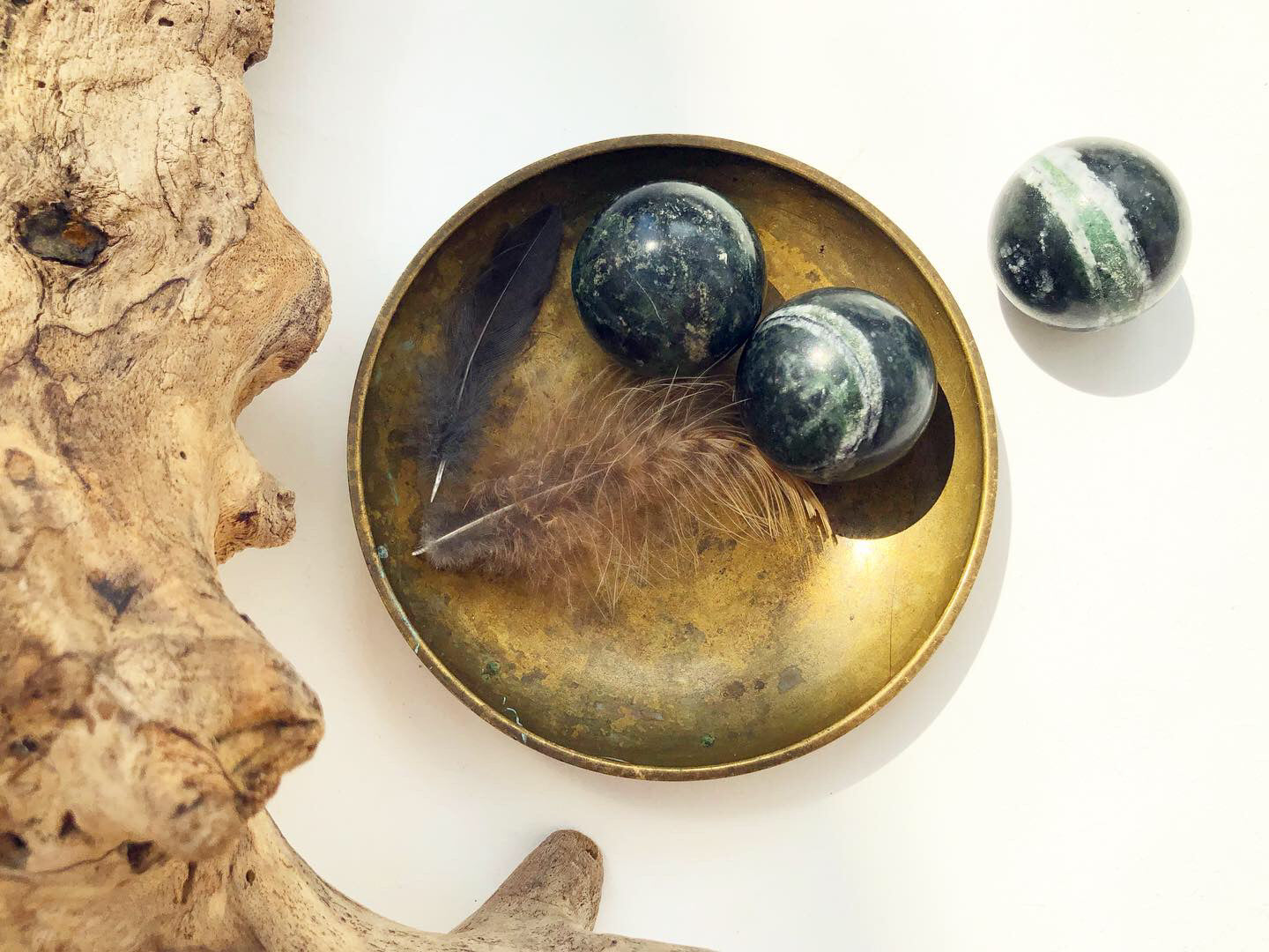 Grøn Sort Hvid Nefrit Jade Månesøster Krystaller - Horsens - Vitus Berings Plads 4 - MÅNESØSTER.DK / MAANESOESTER.DK https://Maanesoester.dk Maanesoester