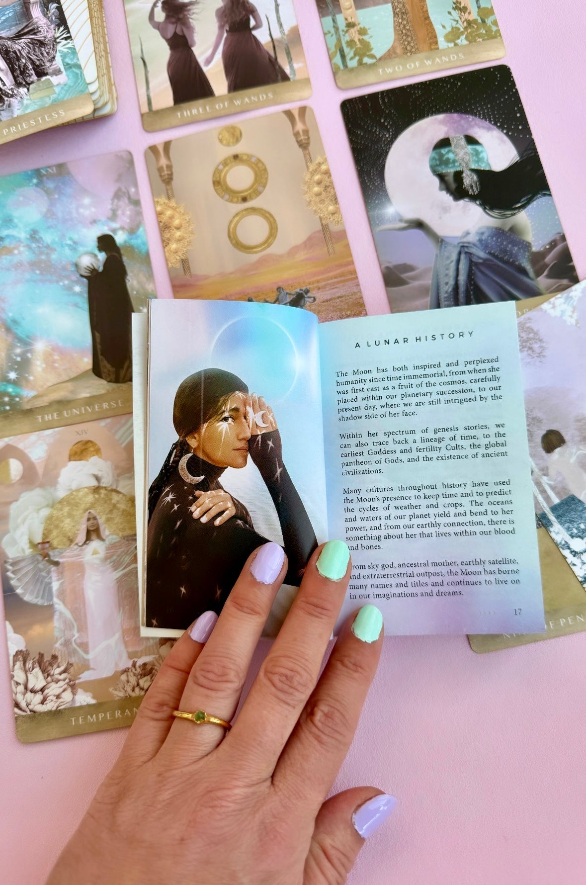 Månesøster Krystaller - MOONCHILD TAROT - Kærligt illustreret af kunstneren Danielle Noel