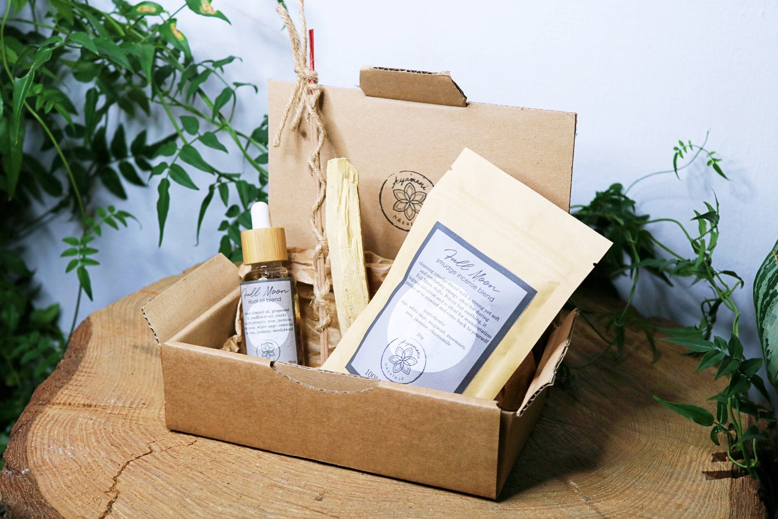FULL MOON BOX ☽ Fra Ayamani Naturals