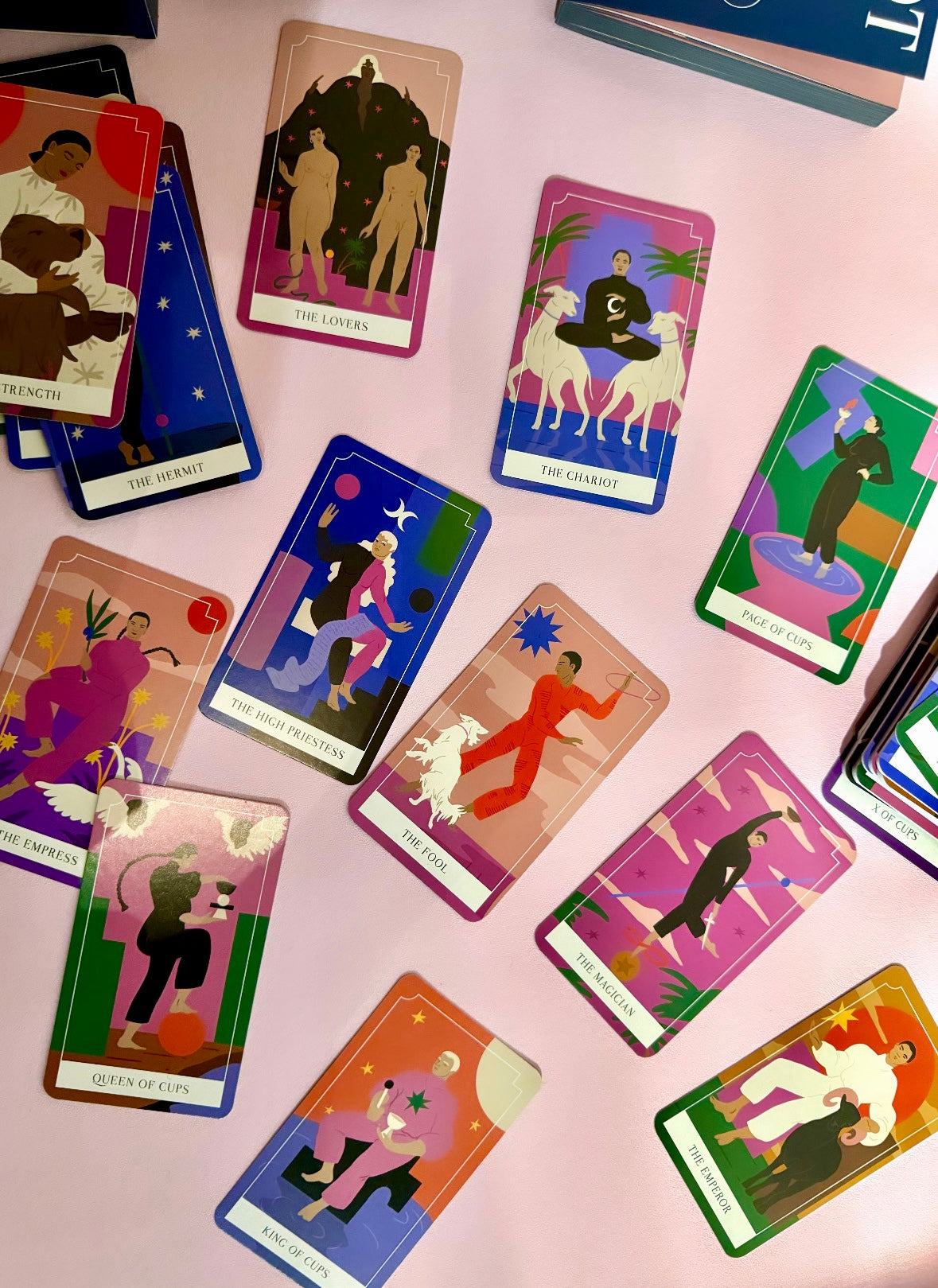 Månesøster Krystaller - Tarotkort - Neo Tarot - A Fresh Approach to Self-Care, Healing & Empowerment - Tarot & Guidebook af Jerico Mandybur