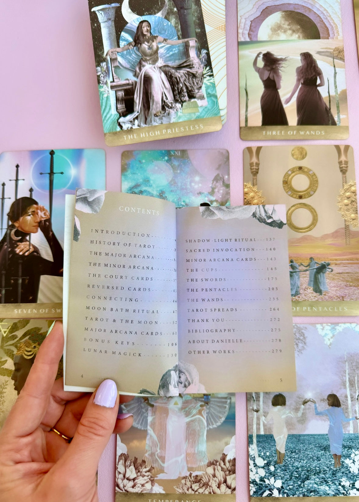 Månesøster Krystaller - MOONCHILD TAROT - Kærligt illustreret af kunstneren Danielle Noel