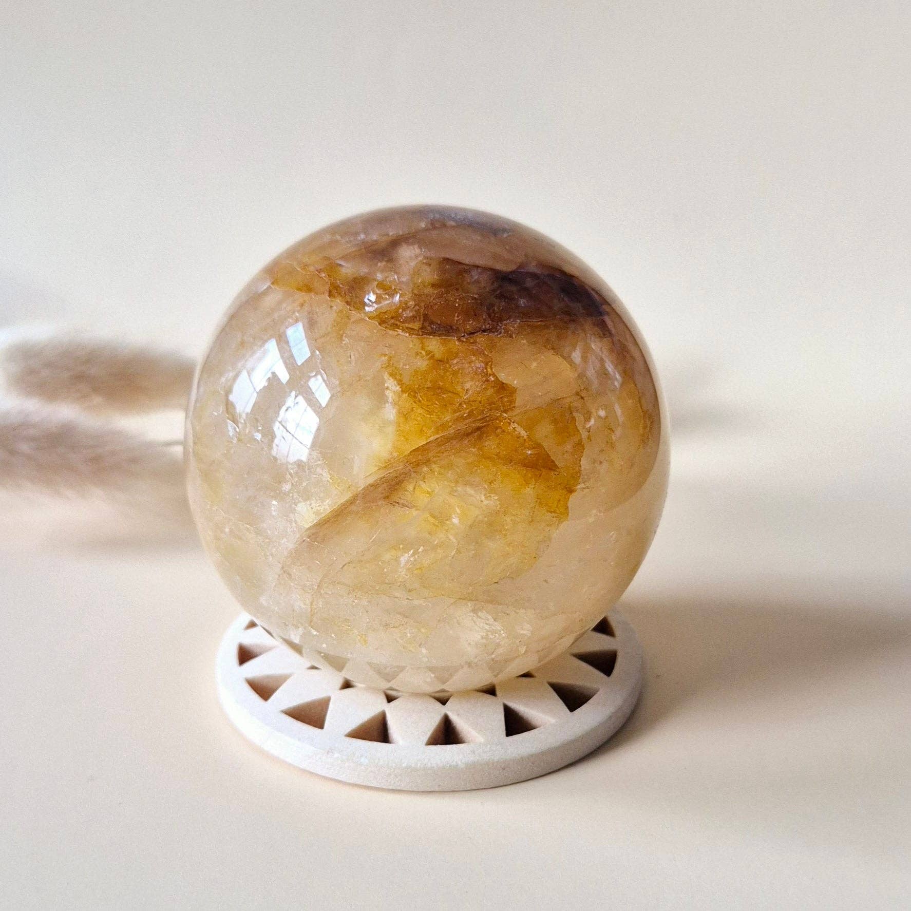 Krystal Kugle – Golden Healer (60 mm)