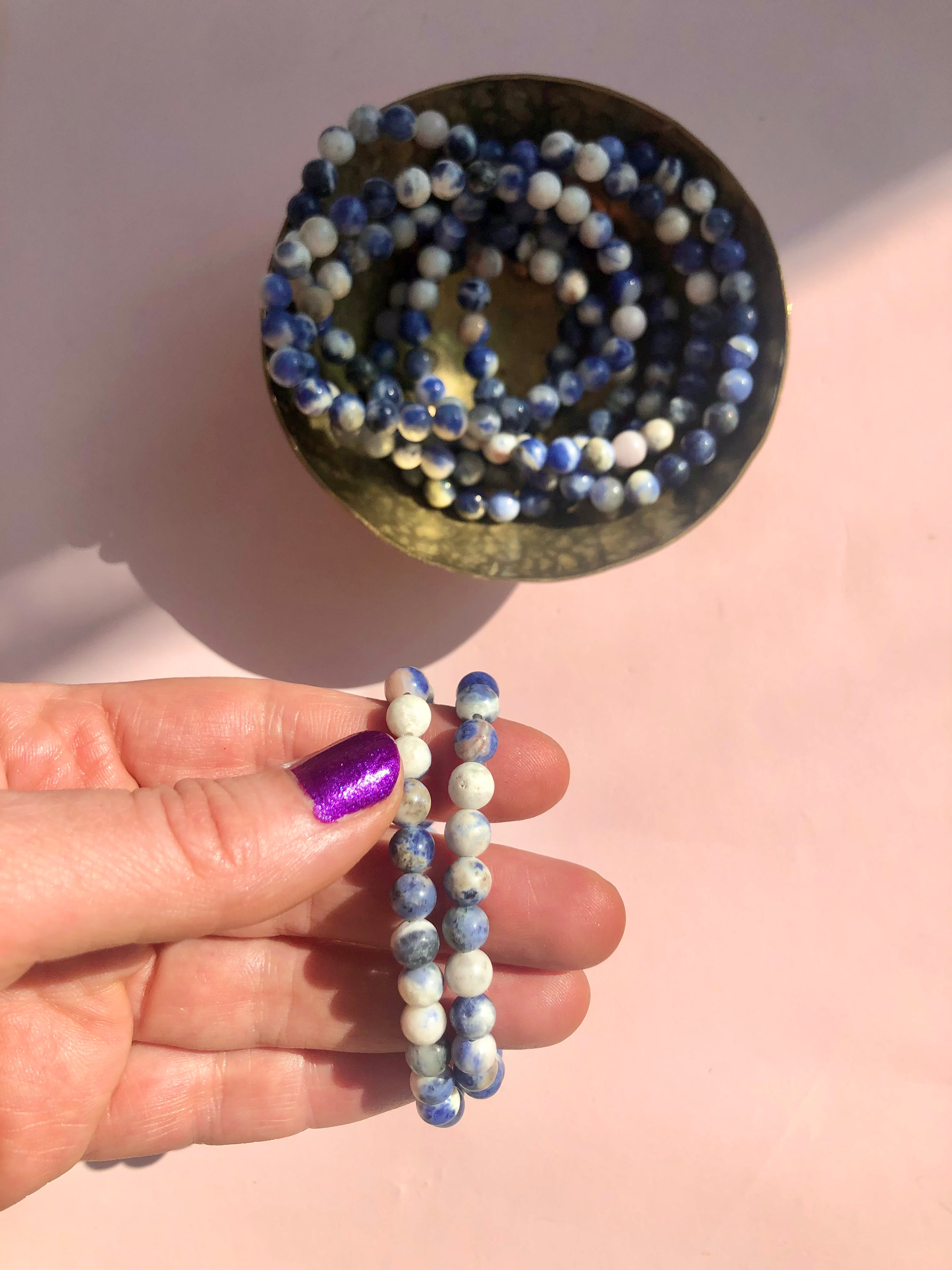 Månesøster Krystaller - Sodalit Armbånd ☾ Bevidstheds Udvidelse, ro, tillid & accept ☾ (6mm)