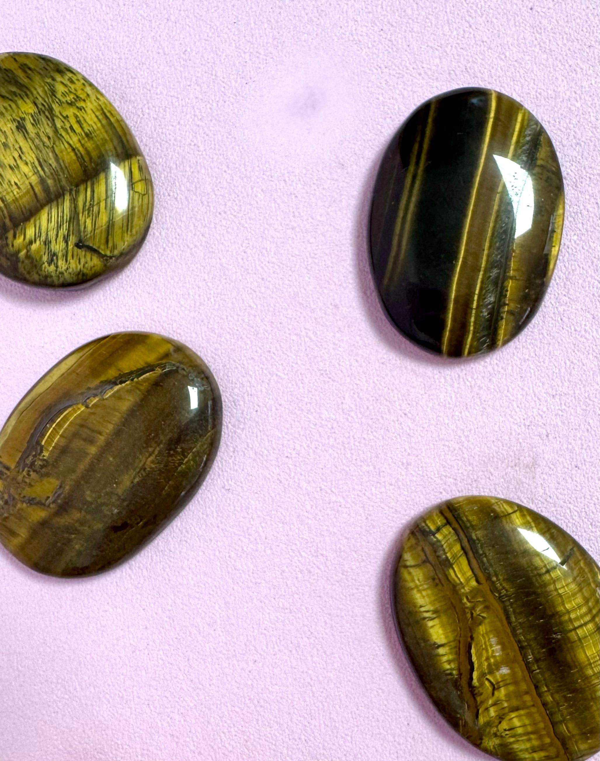 tigerøje worry stone - bekymringssten ☾ beroligende - ca. 4x3 cm