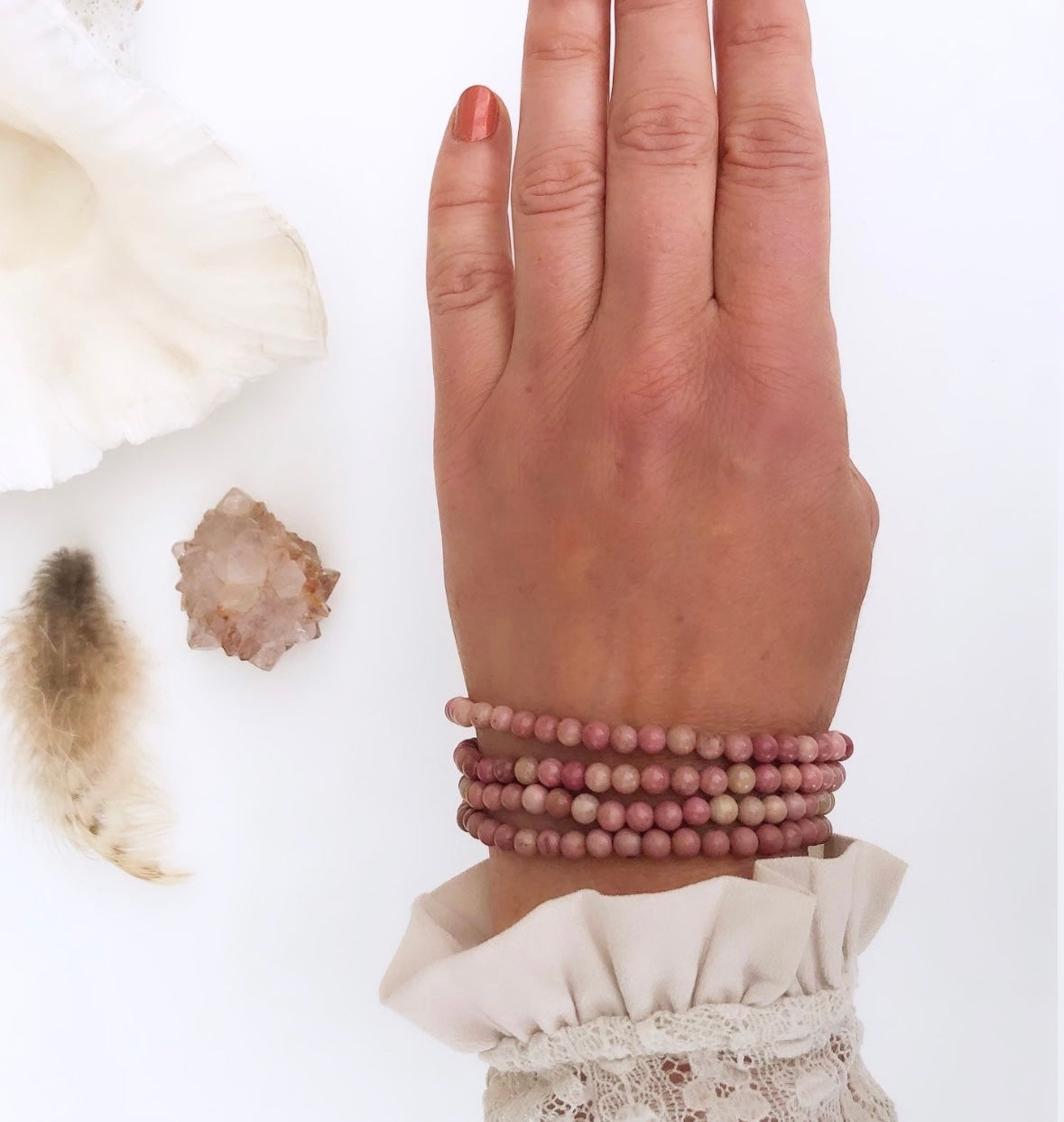 Månesøster Krystaller - Rhodonit Armbånd ☾ Ro, Selvtillid, Empati, Taknemmelighed, Positivitet, Ydmyghed, Indre Vej ☾ (4 mm.) MÅNESØSTER.DK / MAANESOESTER.DK