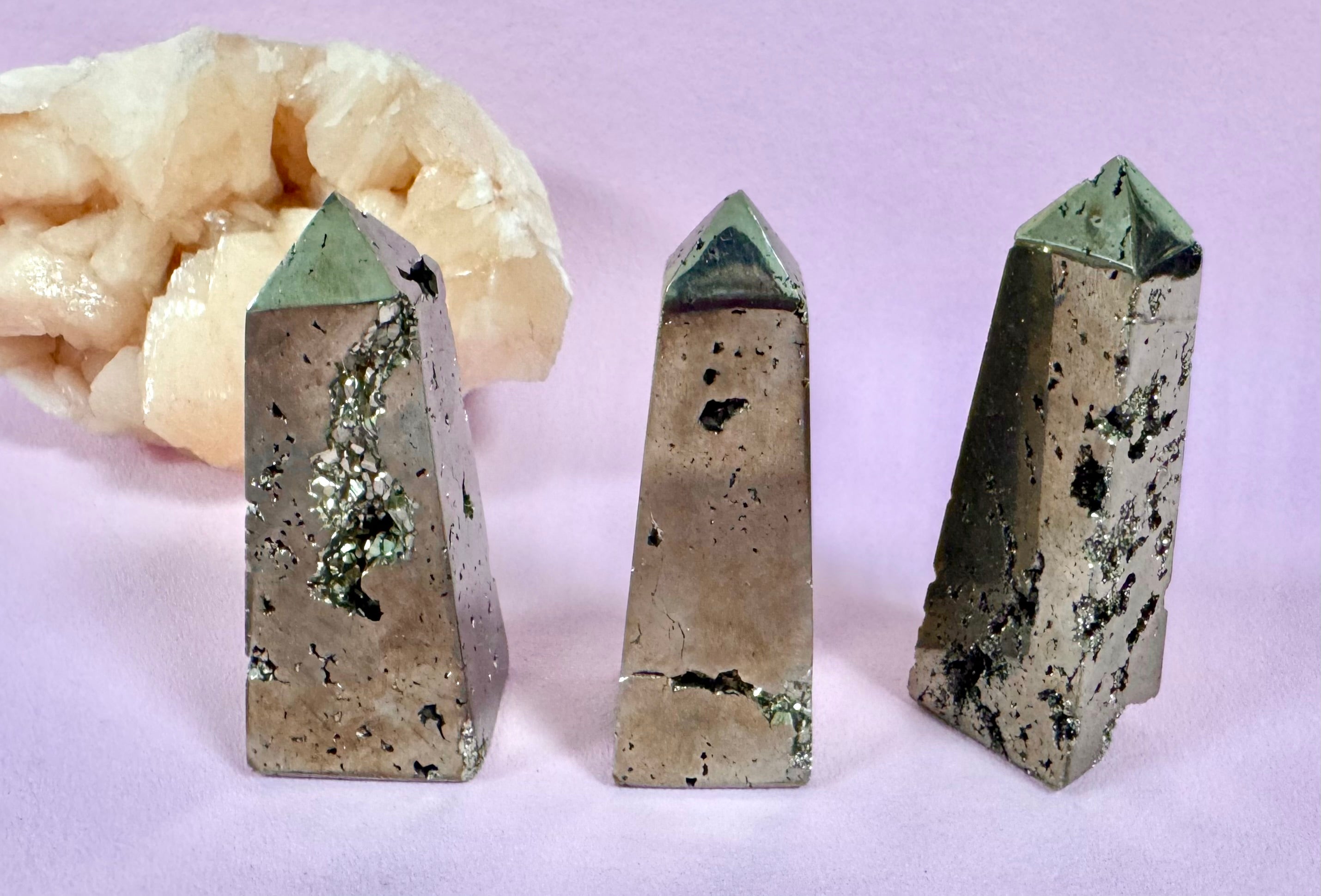 Pyrit Tårn – Høj Kvalitet med Druzy & Metallisk Glans ☾FRUGTBARHED, VELSTAND & SUCCES ☾ Nr. 1-3