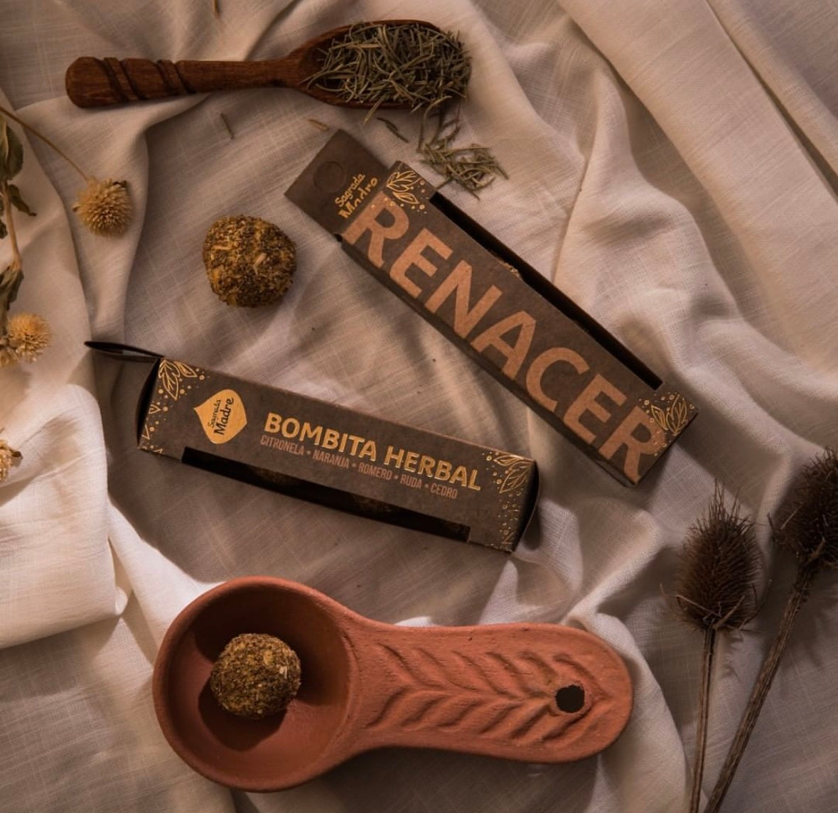 Bombita herbal reborn - Æske med 4 Håndlavet Røgelses Smudge Kugler fra Sagrada Madre