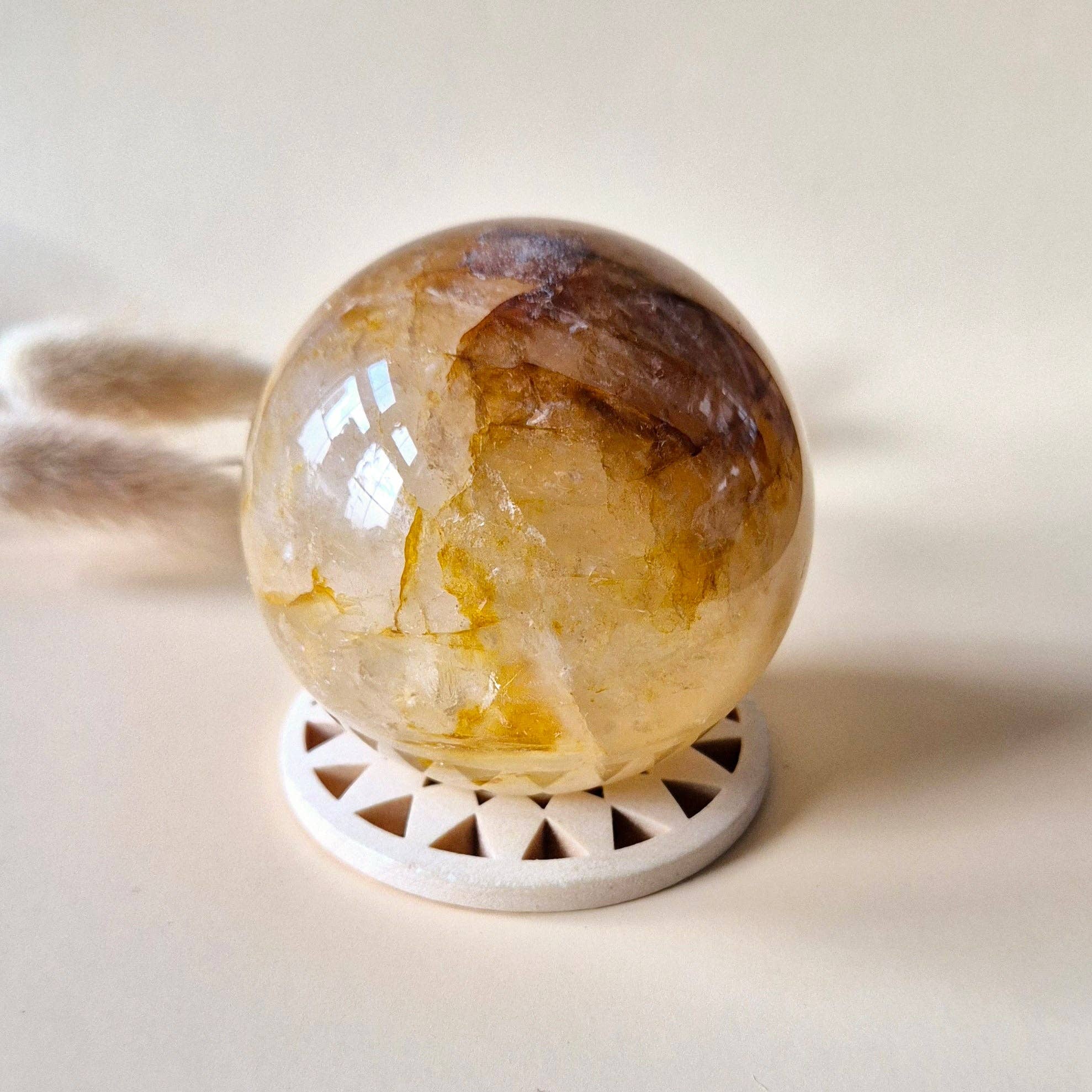 Krystal Kugle – Golden Healer (60 mm)