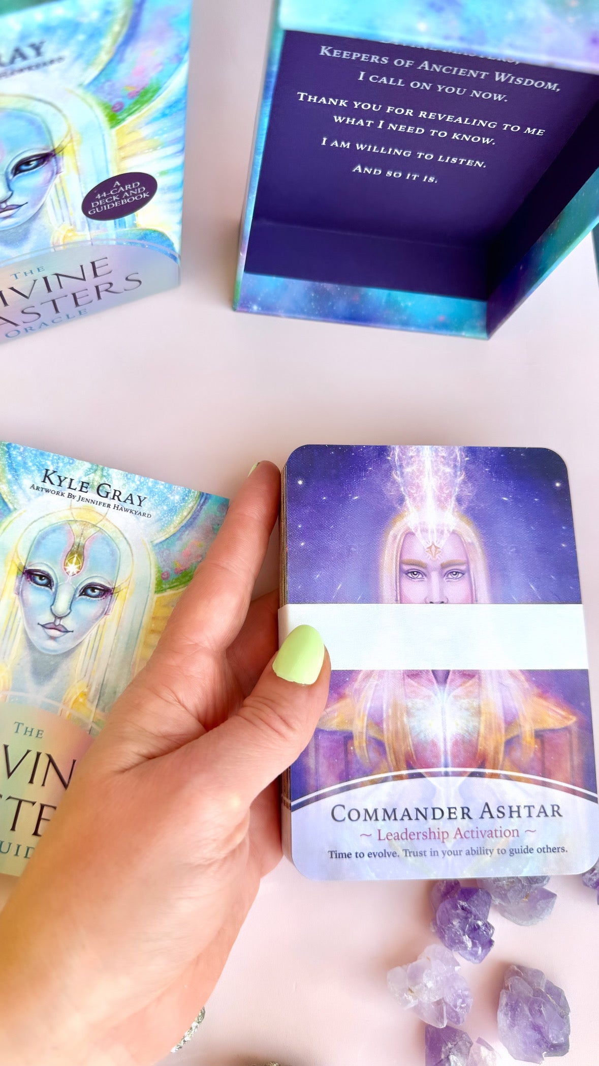 Månesøster Krystaller Divine Masters Oracle - OrakelKort & guidebog af Kyle Gray