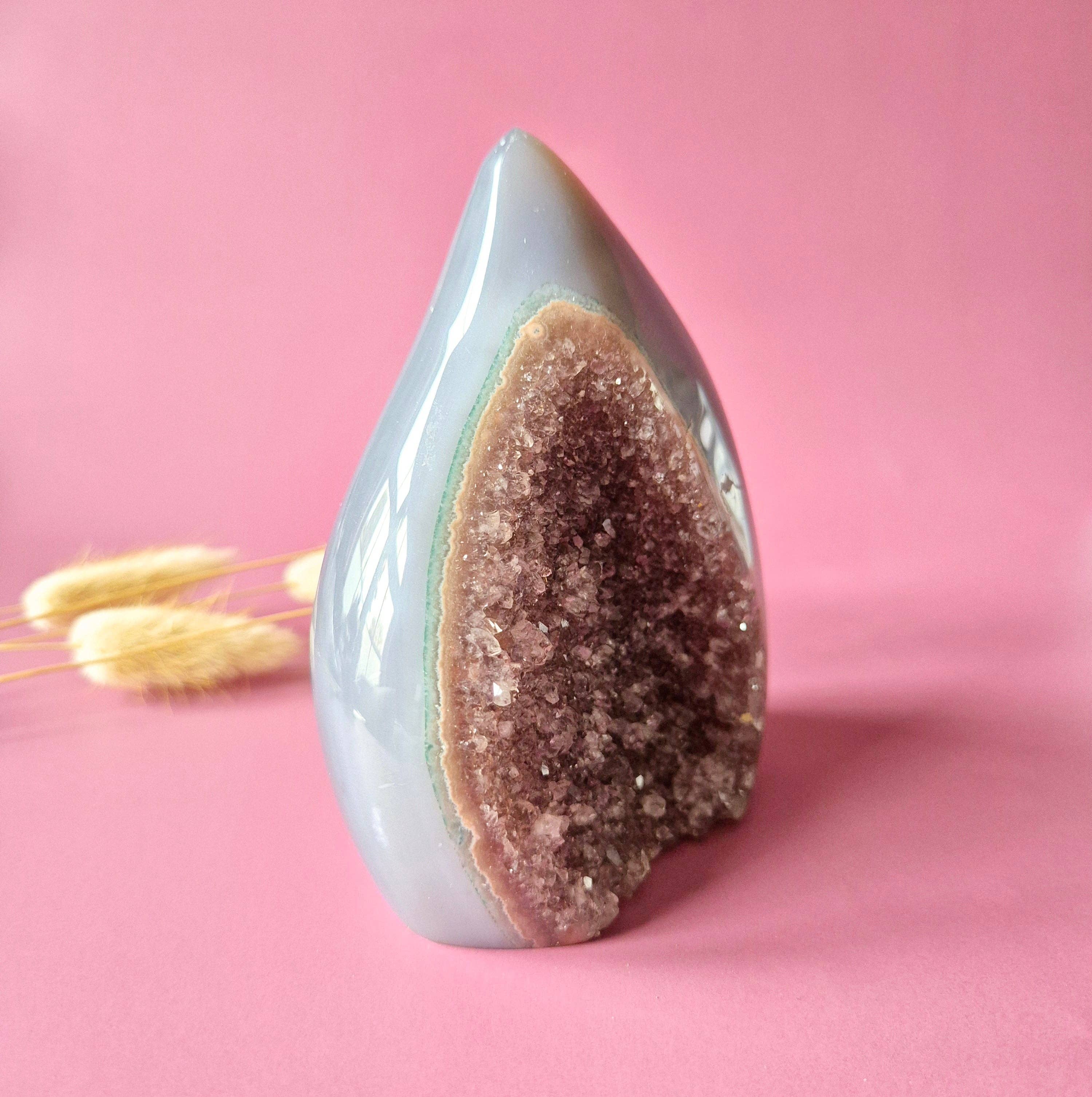 Druzy Grå Agat Tåre-/Flammeformet Stående Krystal – #8 (575 g)