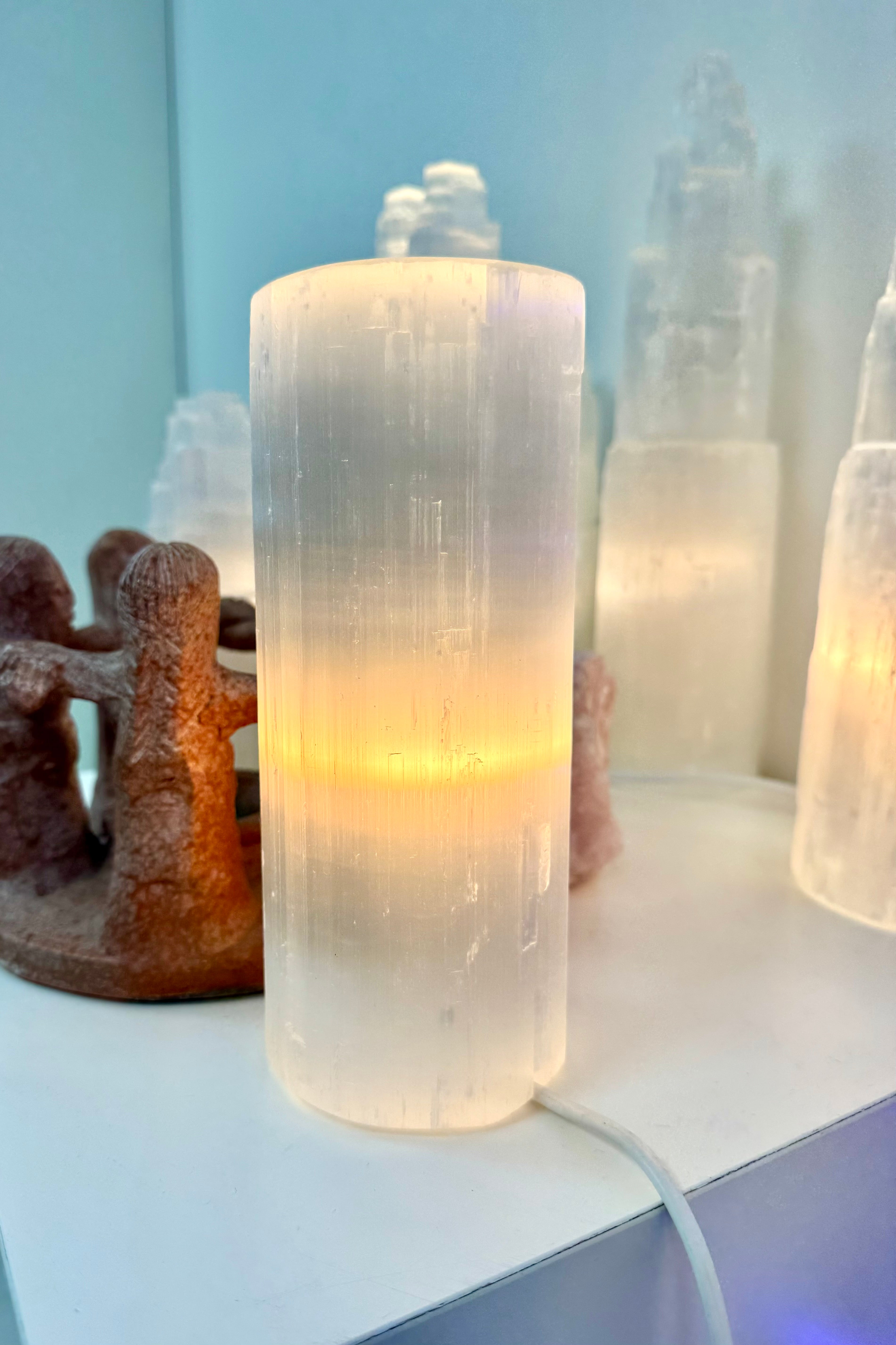 Rund Cylinder Selenit Lampe - RENSENDE, OPLADENDE & HEALENDE ☾ 20 cm.