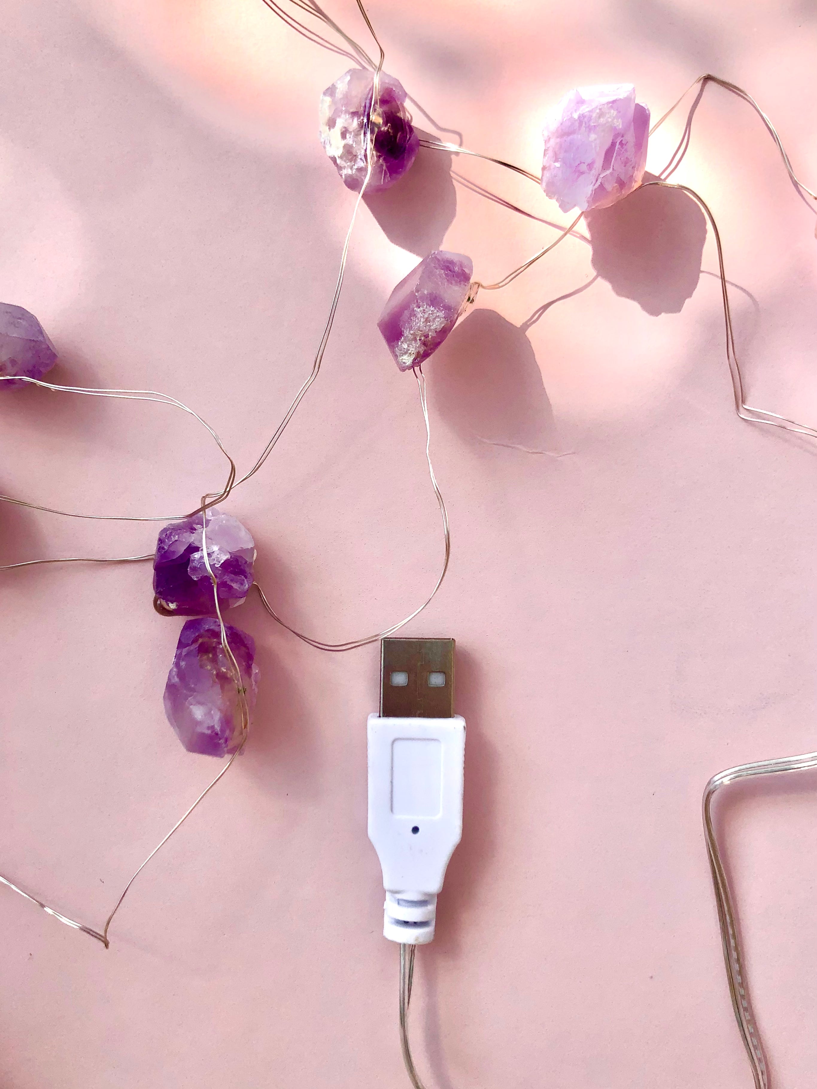 Månesøster Krystaller Ametyst LED lyskæde RO, HEALING & SELVKÆRLIGHED
