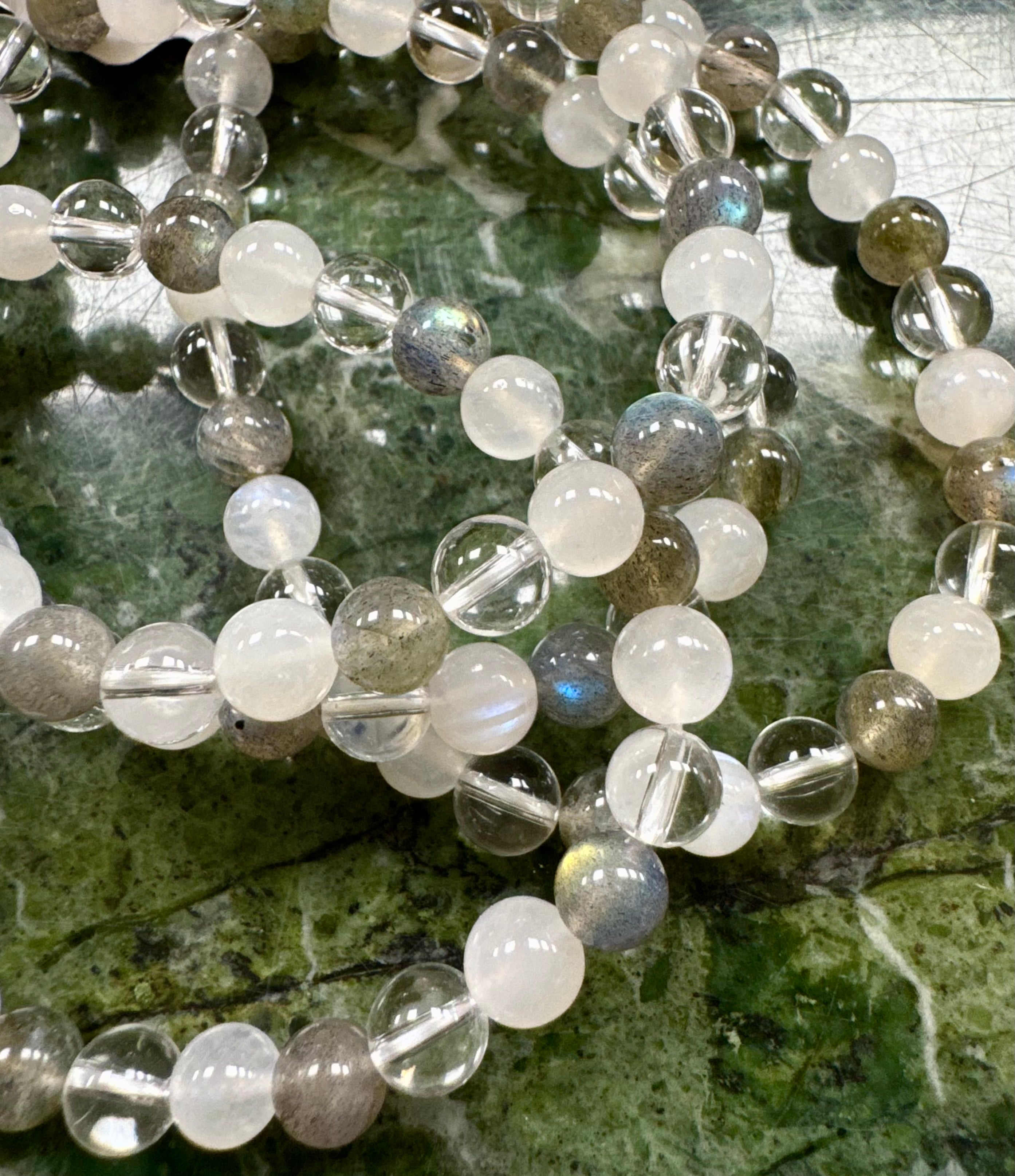 Spirituel Energi - Armbånd - med Månesten, Labradorit & Bjergkrystal ☾ (6mm.) / MAANESOESTER.DK / MÅNESØSTER.DK