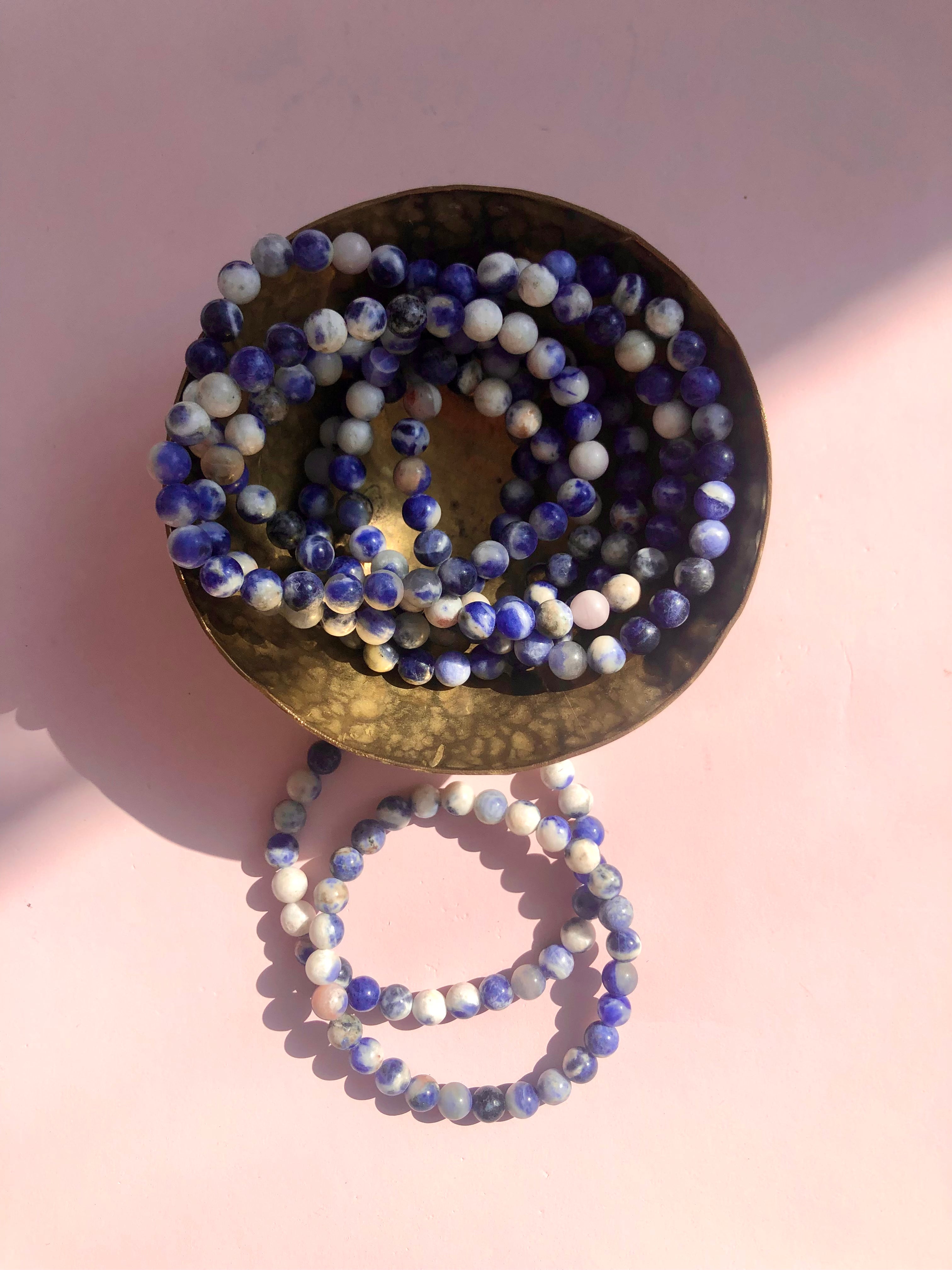 Månesøster Krystaller - Sodalit Armbånd ☾ Bevidstheds Udvidelse, ro, tillid & accept ☾ (6mm)