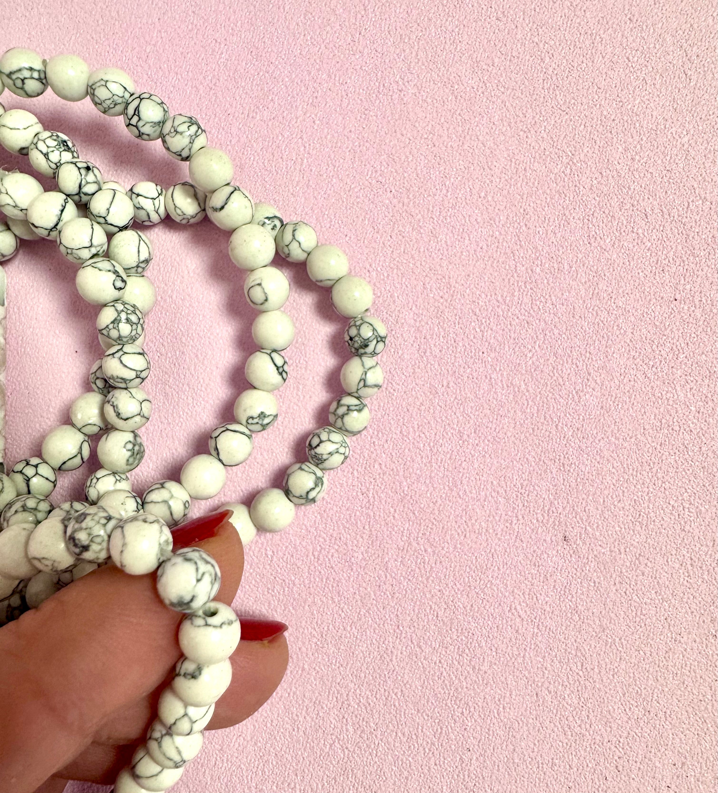 Howlit Armbånd ☽ Følelsesmæssig Healing, Inspiration, Kreativitet, Tålmodighed, Ro, Bevidsthed, Fred og Oplysning ☽ 6mm & 8mm