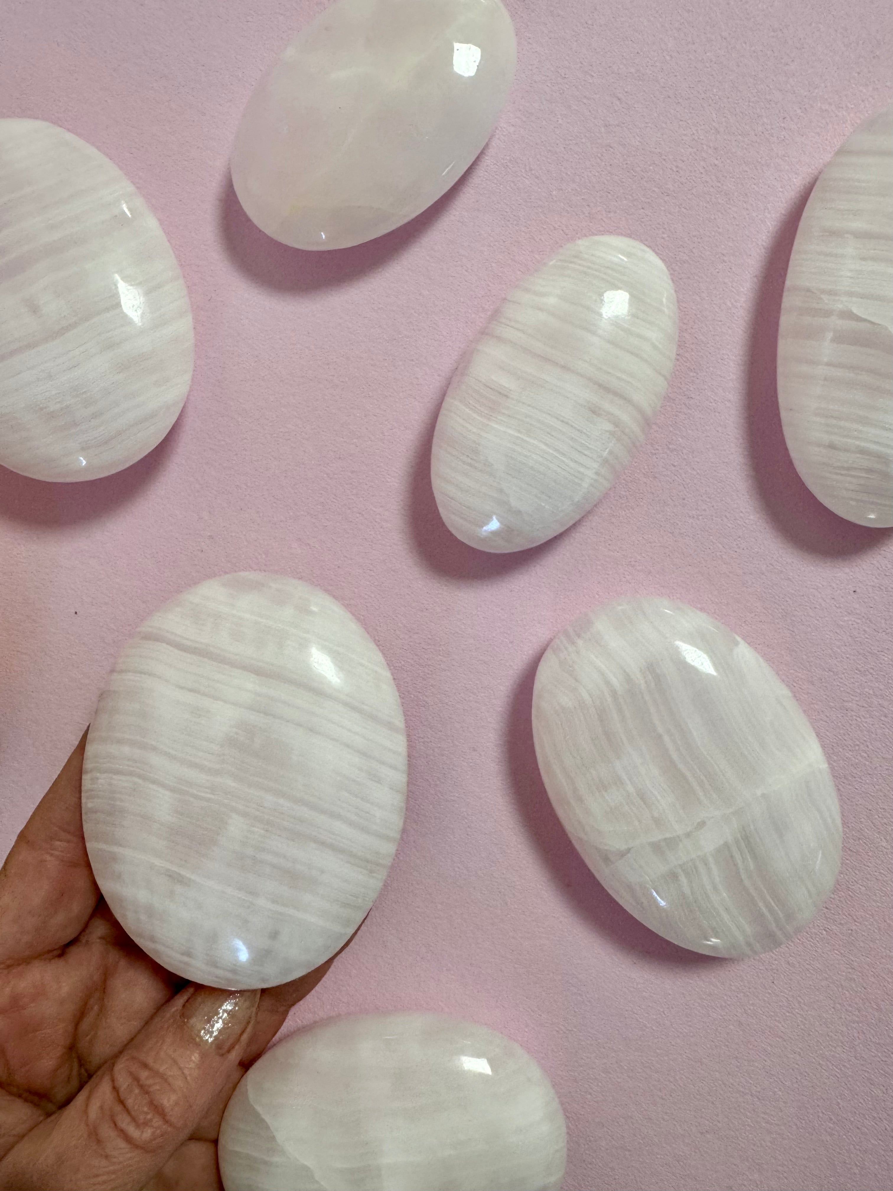 Mangano Calcit Oval Rosa Palmstone