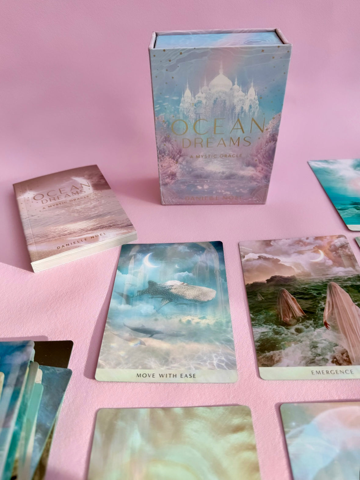Månesøster Krystaller Ocean Dreams Orakel Kort - Luksuriøse kort med en turkis, glitrende ryg - Danielle Noel