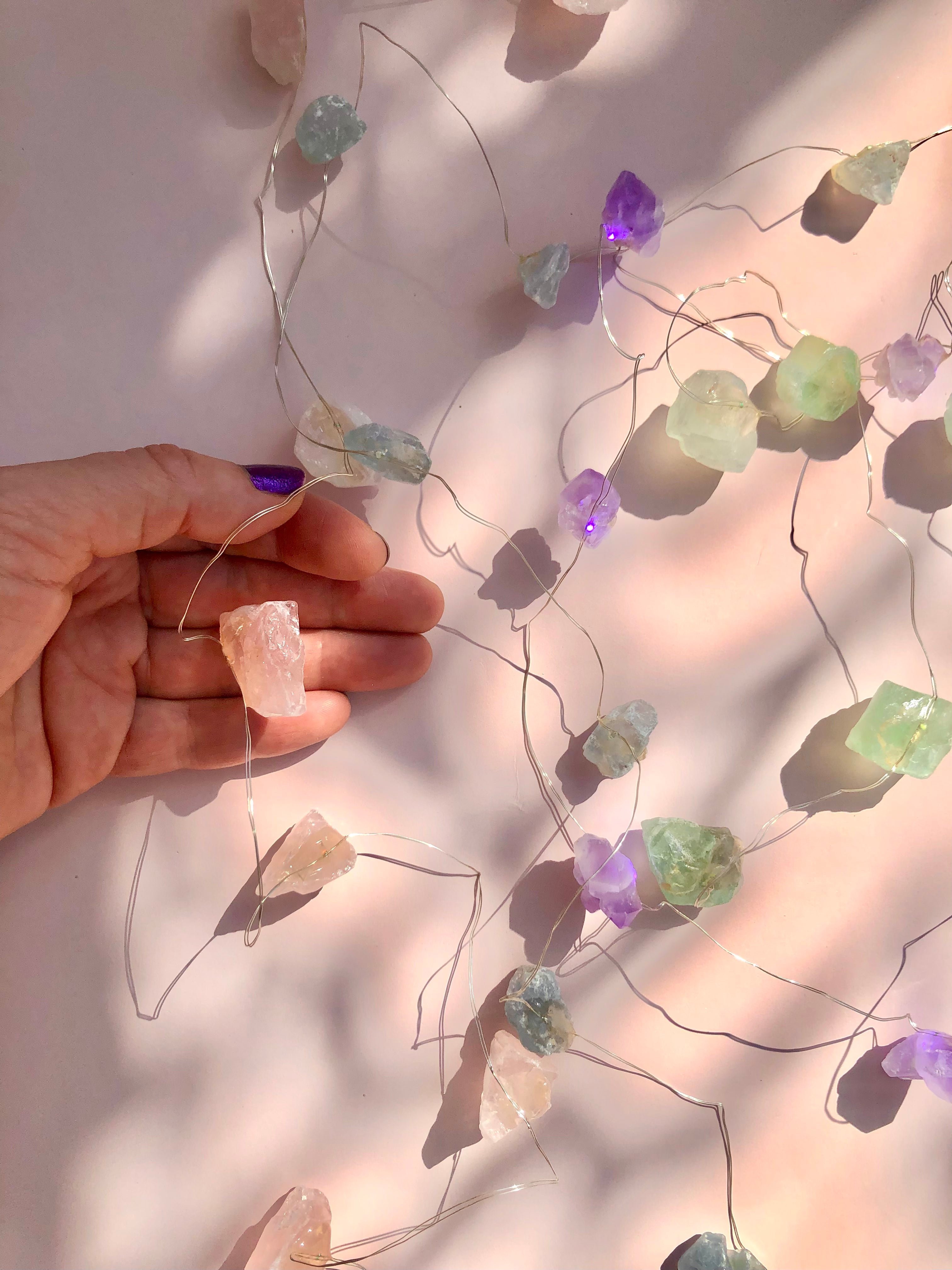 Månesøster Krystaller Ametyst LED lyskæde RO, HEALING & SELVKÆRLIGHED