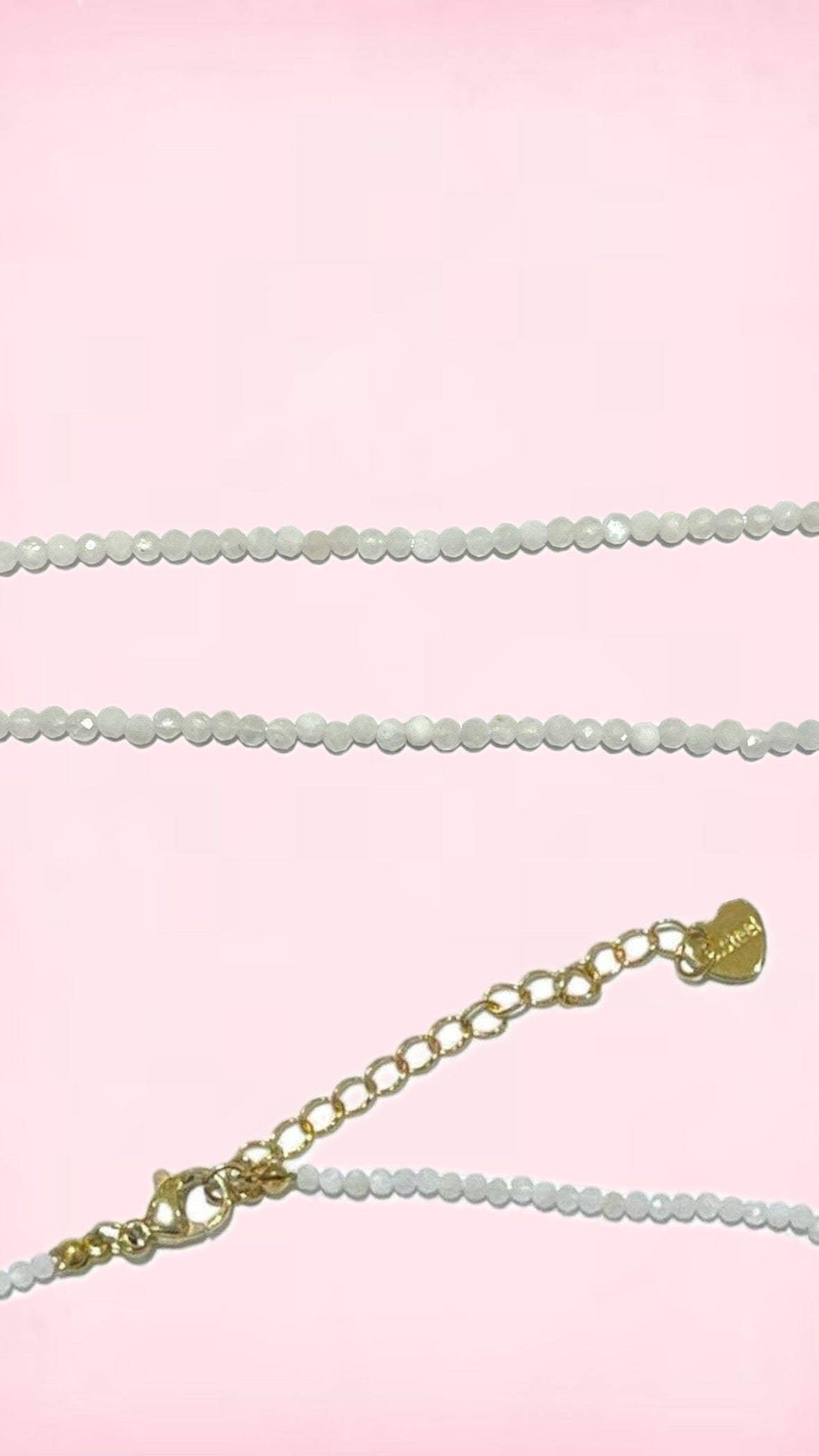 Blå Månesten Halskæde – 2–3 mm., Guldfarvet Lås