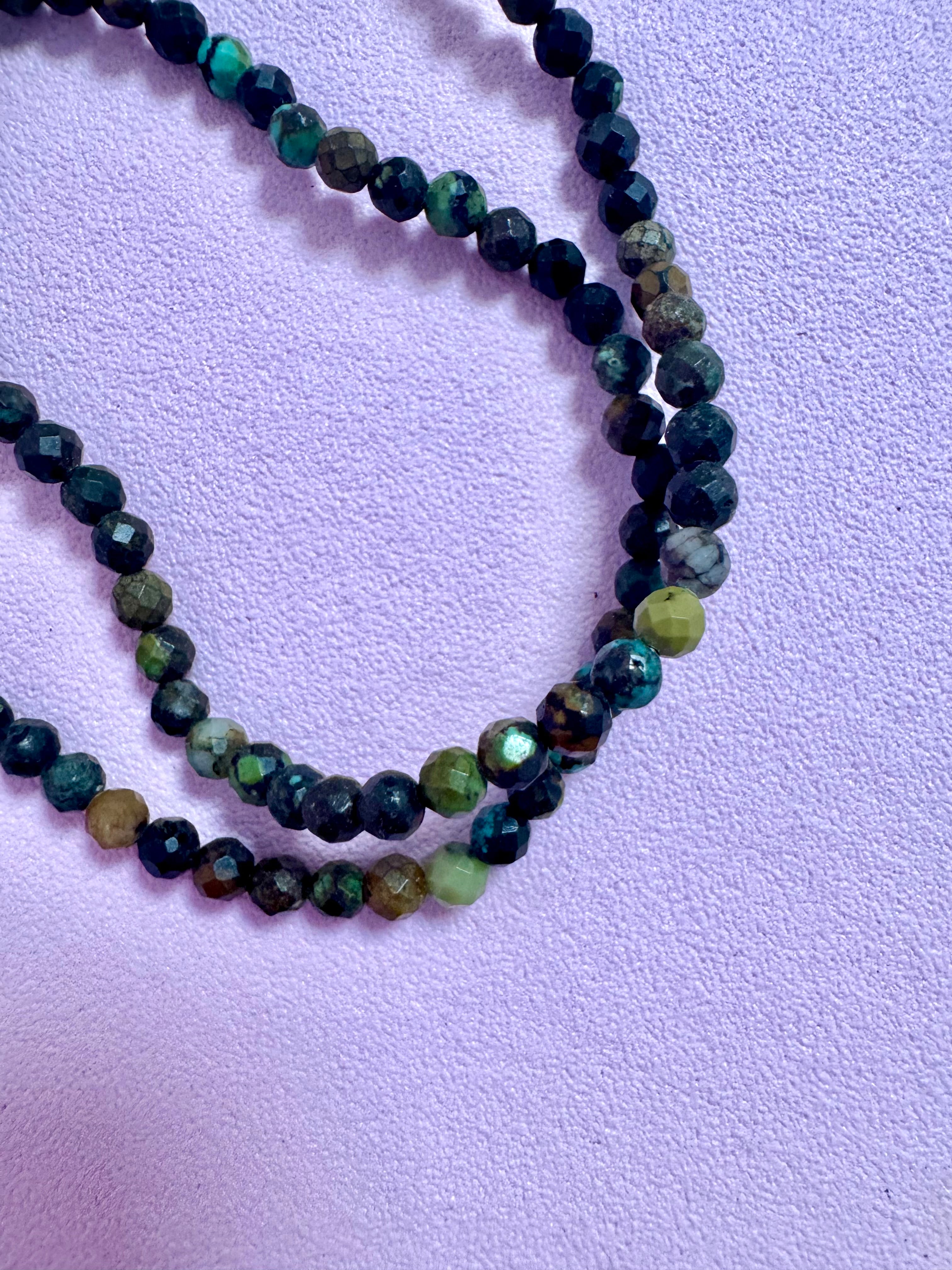 Facetteret Chrysocolla Armbånd 𓂀 Selvbevidsthed & indre balance 𓂀 Healer hjertesorg & øger evnen til at elske 𓂀 (4 mm.) Månesøster / MÅNESØSTER.DK / MAANESOESTER.DK