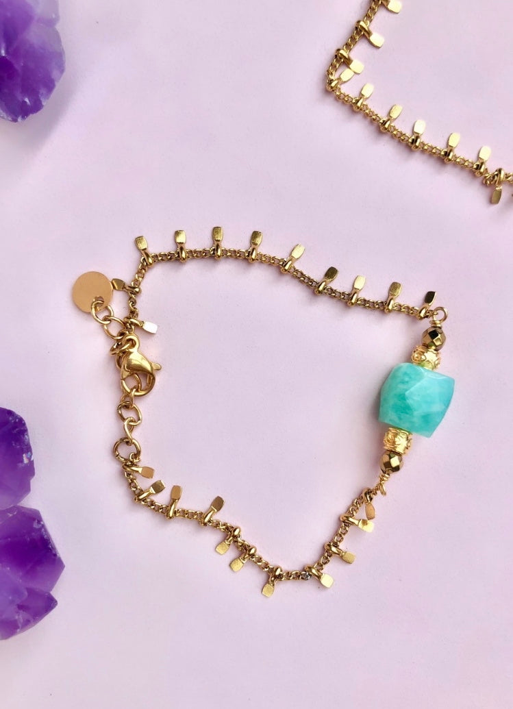 ☾ Amazonit Armbånd 𓂀 Har du oplevet problemer i dit datingliv? Eller føler dig modløs over, hvordan din karriere eller dit professionelle liv går? 𓂀 Hvis du leder efter et glimt af håb i mørket, så søg støtte i din Amazonit ☾