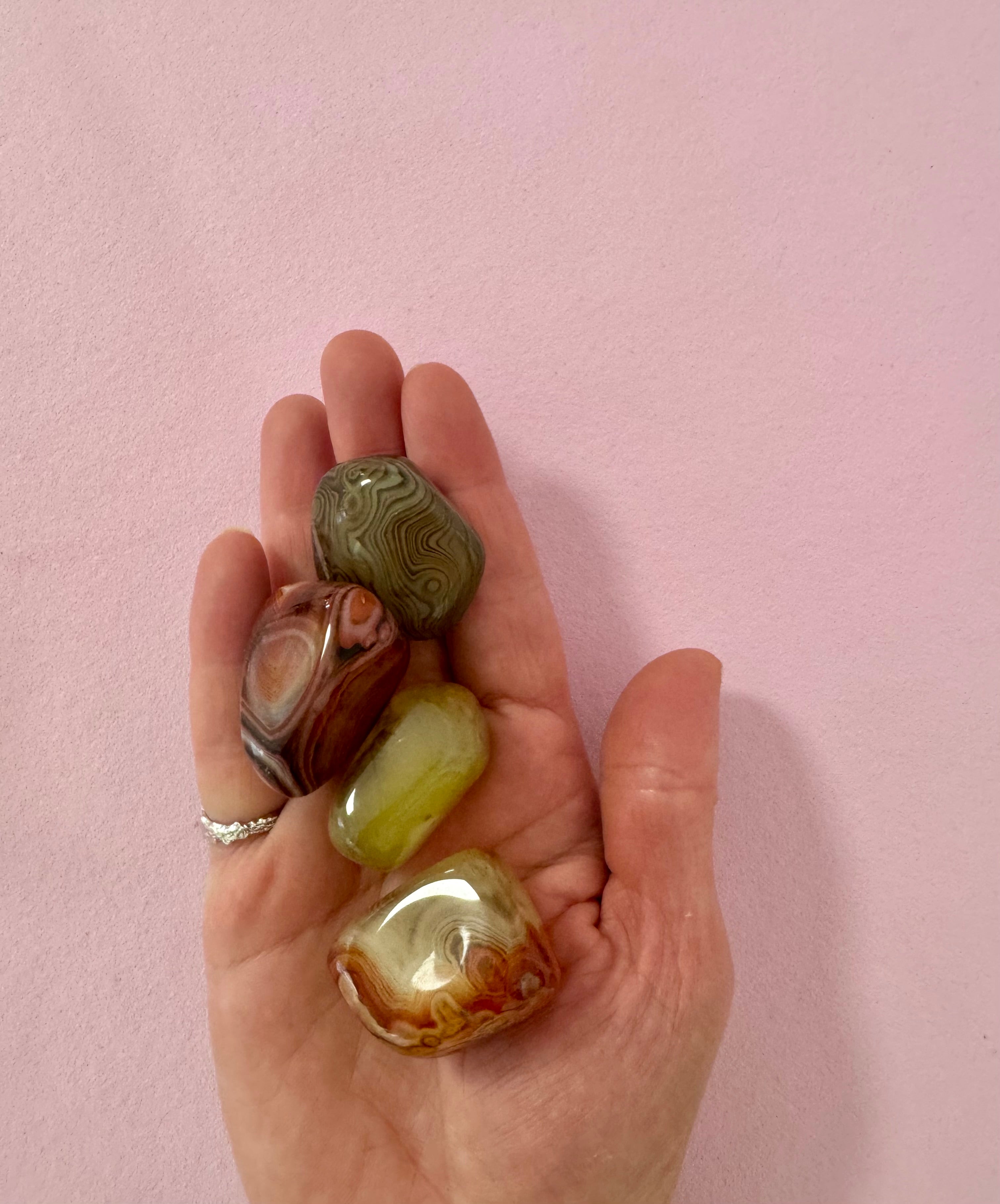 Stor Bånd agat lommesten - Selvrespekt, Jordforbindelse & Selvstændighed ☽