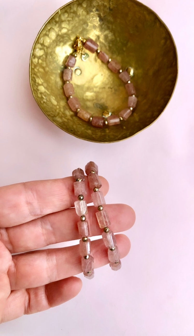 ☾ JORDBÆRKVARTS + Pyrit chunky ARMBÅND ☽ Feminin power, overflod, frugtbarhed, positivitet, moderskab, kraftfuld kærligheds vibration & lidenskab ☾