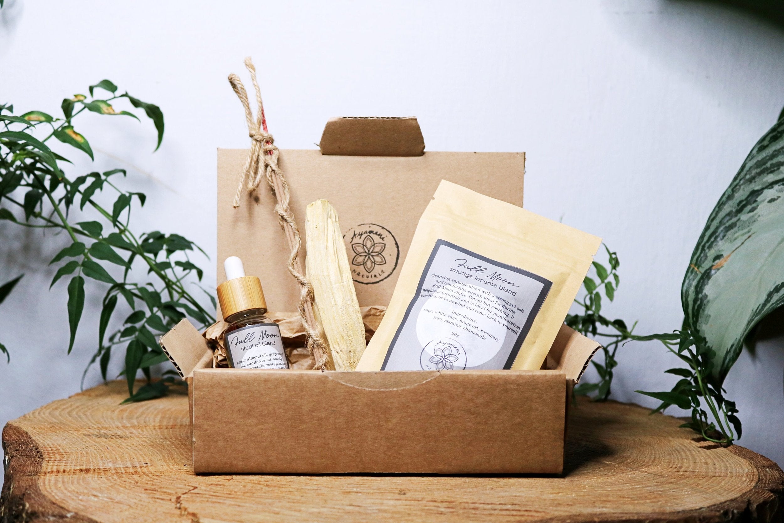 FULL MOON BOX ☽ Fra Ayamani Naturals