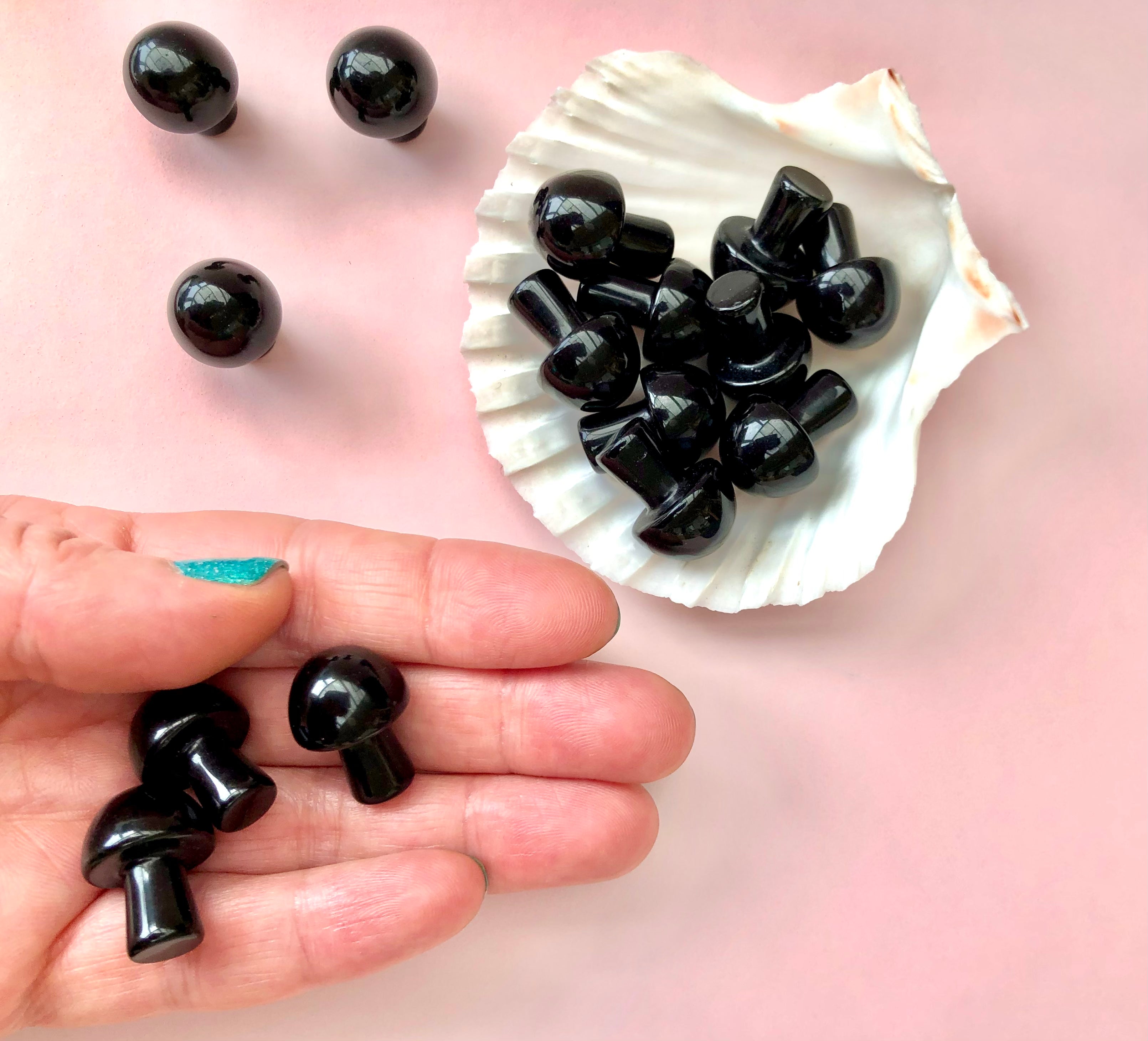Sort Obsidian Svamp ☽ 𖠢 Healing, Positiv Energi & Beskyttelse ☾ 2 cm.