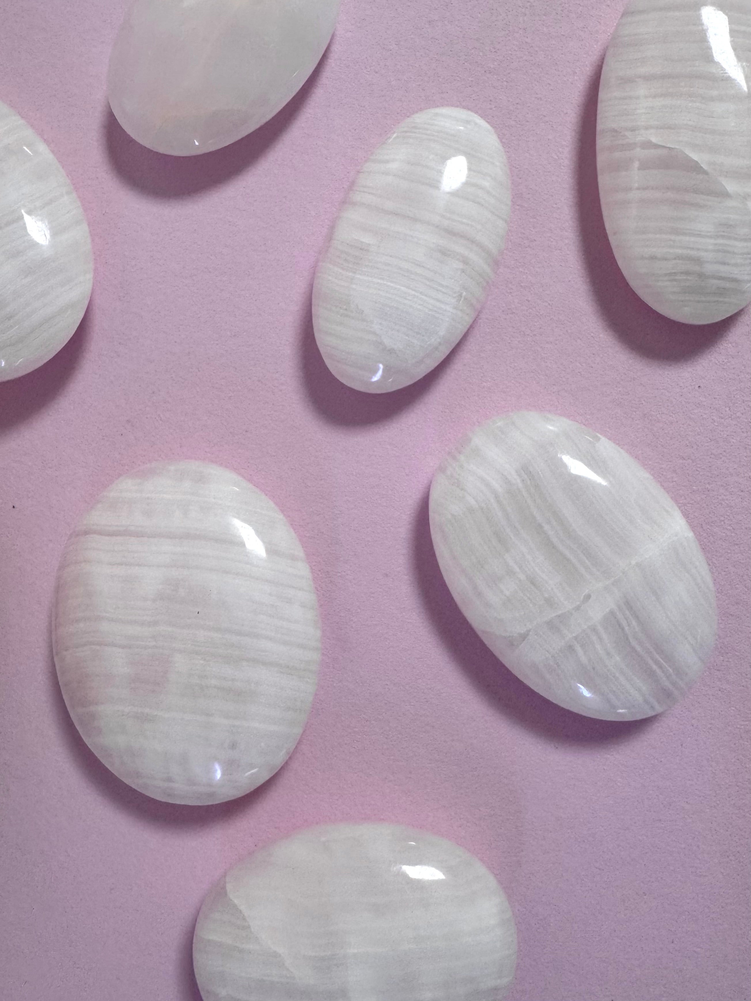 Mangano Calcit Oval Rosa Palmstone