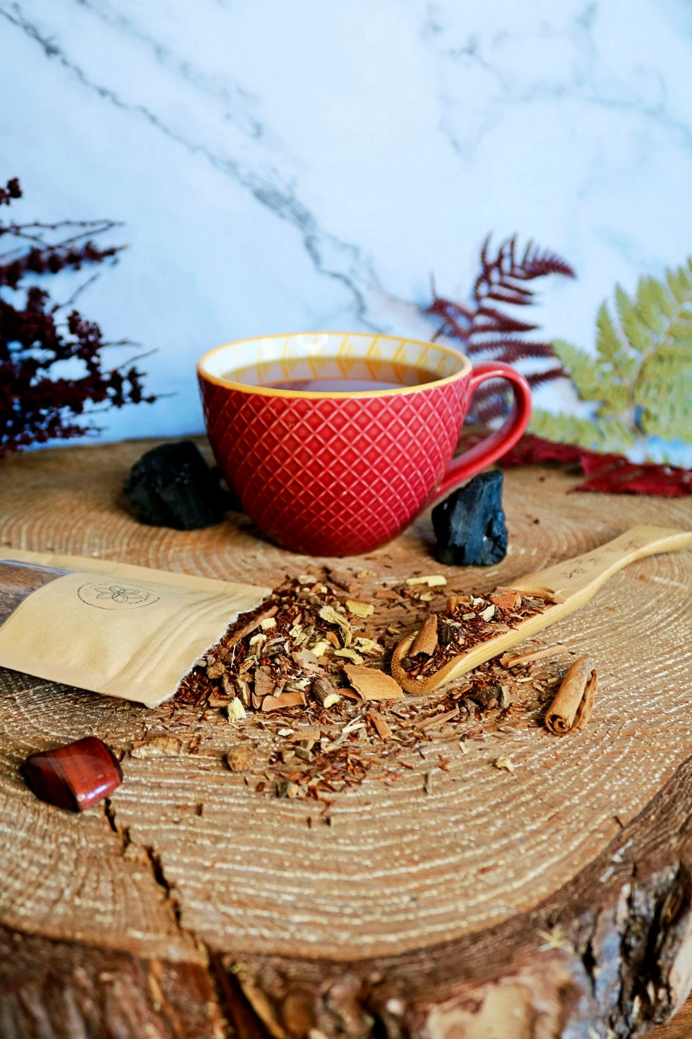Månesøster Krystaller - ROOT CHAKRA TEA ☽ Rod Chakra Te Fra Ayamani Naturals ☽ 100 gram / MAANESOESTER.DK / MÅNESØSTER.DK