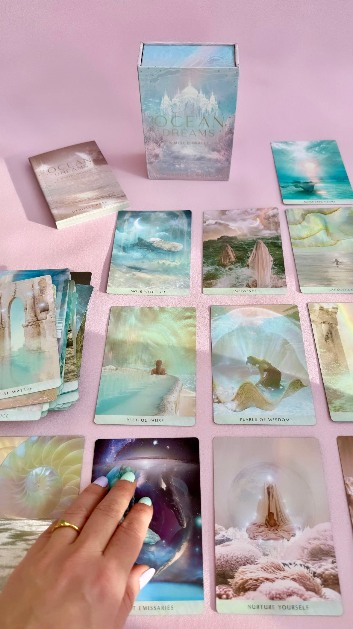 Månesøster Krystaller Ocean Dreams Orakel Kort - Luksuriøse kort med en turkis, glitrende ryg - Danielle Noel - https://maanesoester.dk www.månesøster.dk