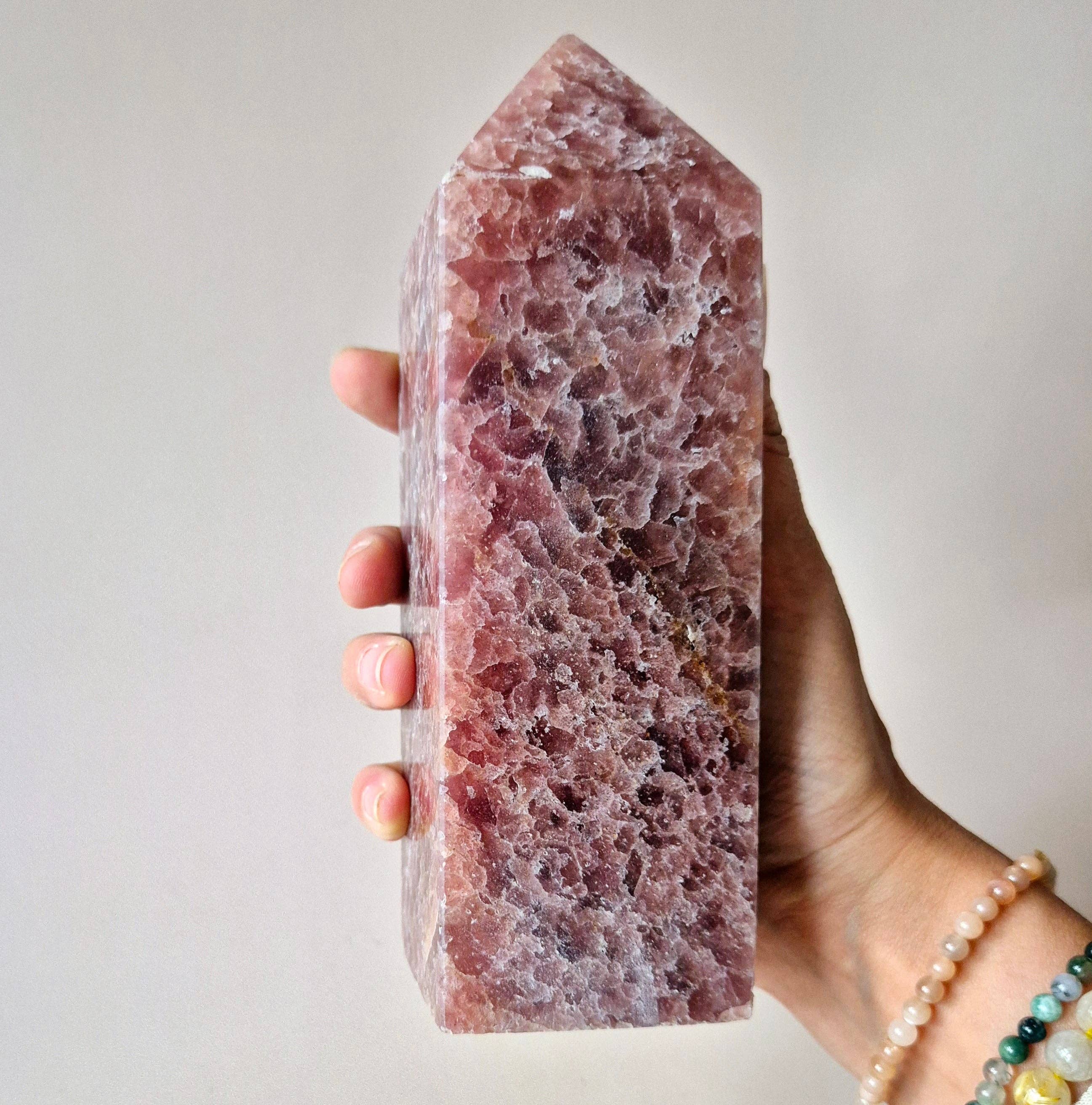 Krystal Obelisk – Jordbærkvarts XXL Tårn (1070 gram)
