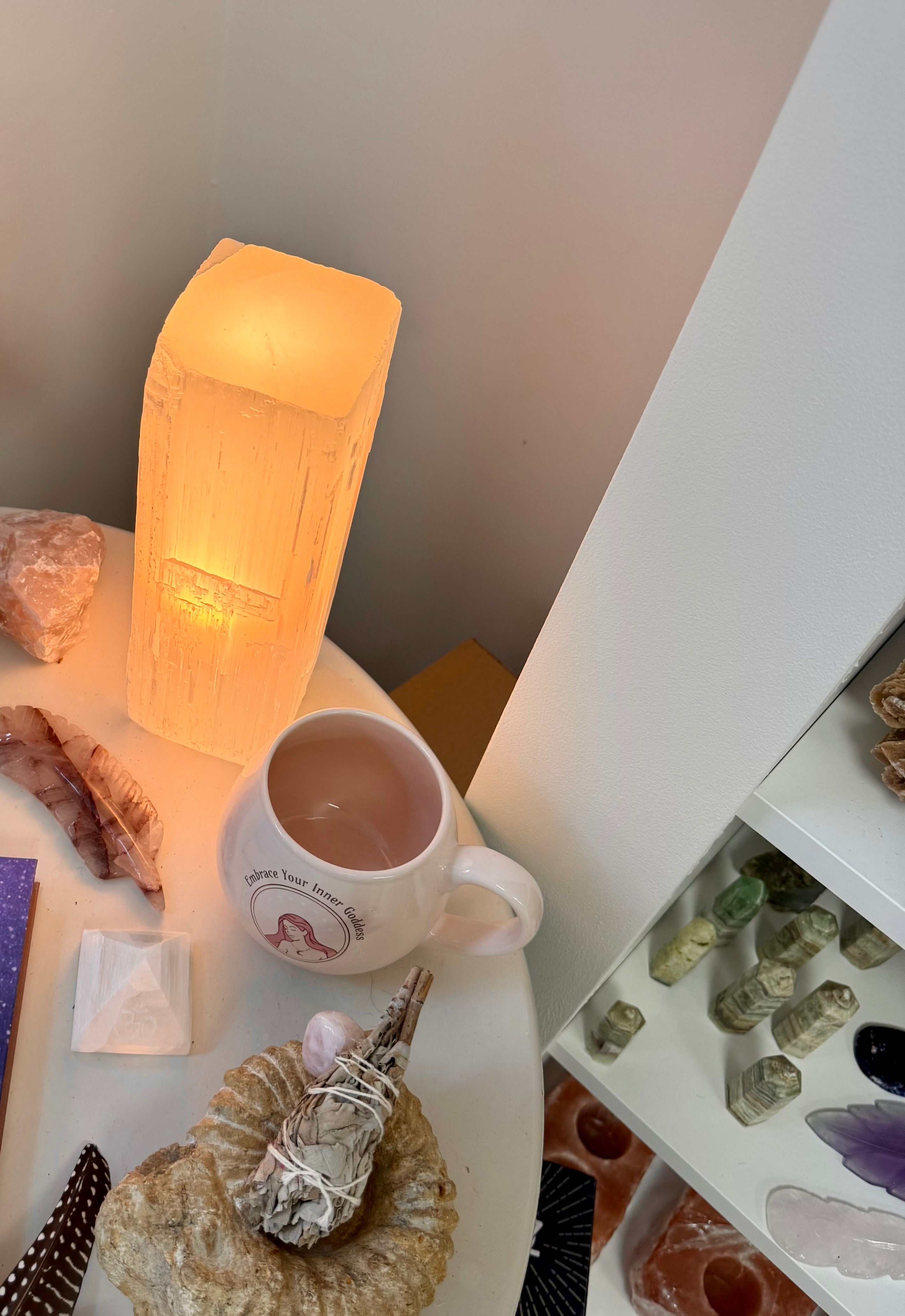 Firkantet Blok Selenit Lampe - RENSENDE, OPLADENDE & HEALENDE ☾ 25 cm.
