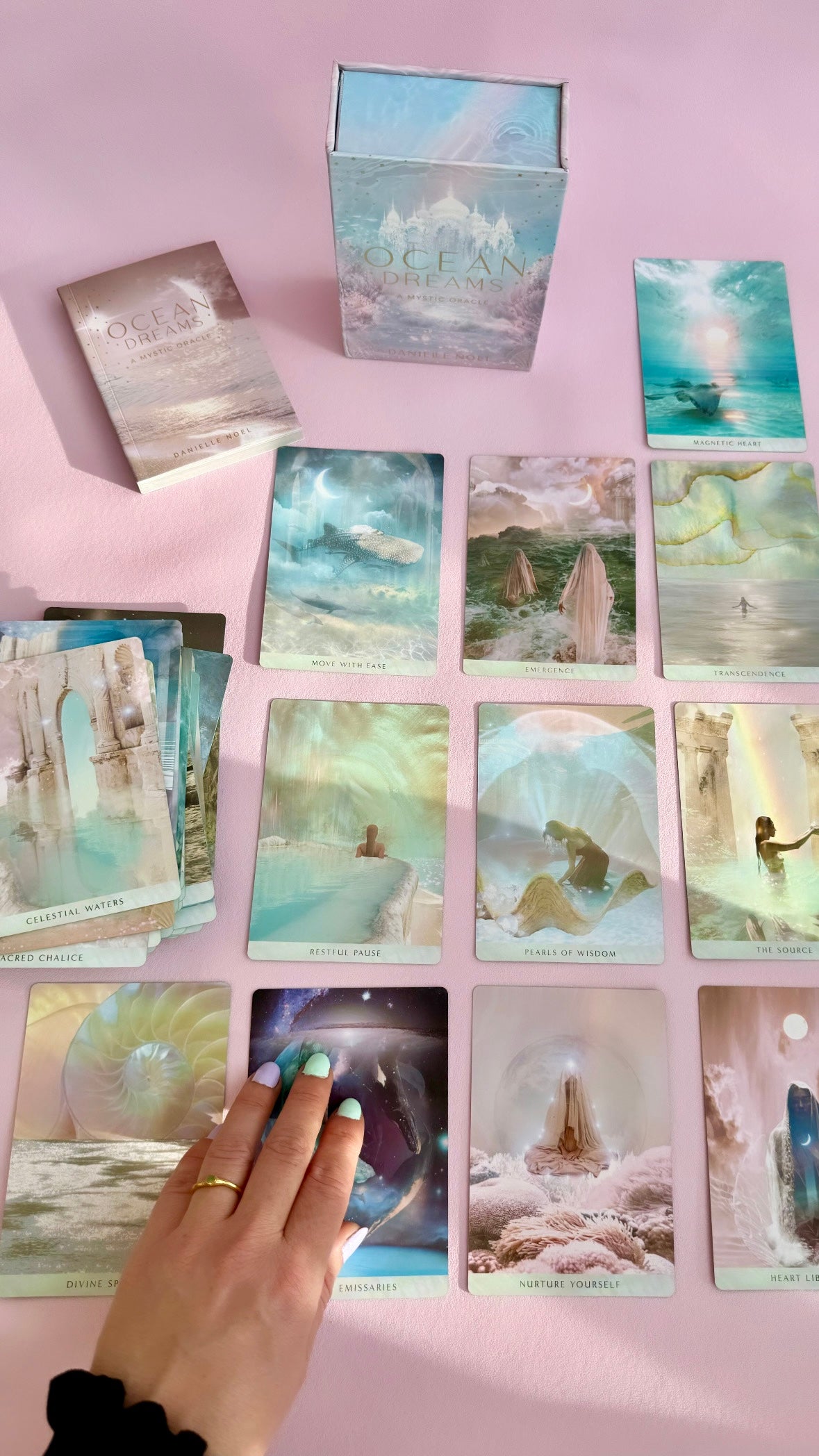 Månesøster Krystaller Ocean Dreams Orakel Kort ☽ Luksuriøse kort med en turkis, glitrende ryg - Danielle Noel