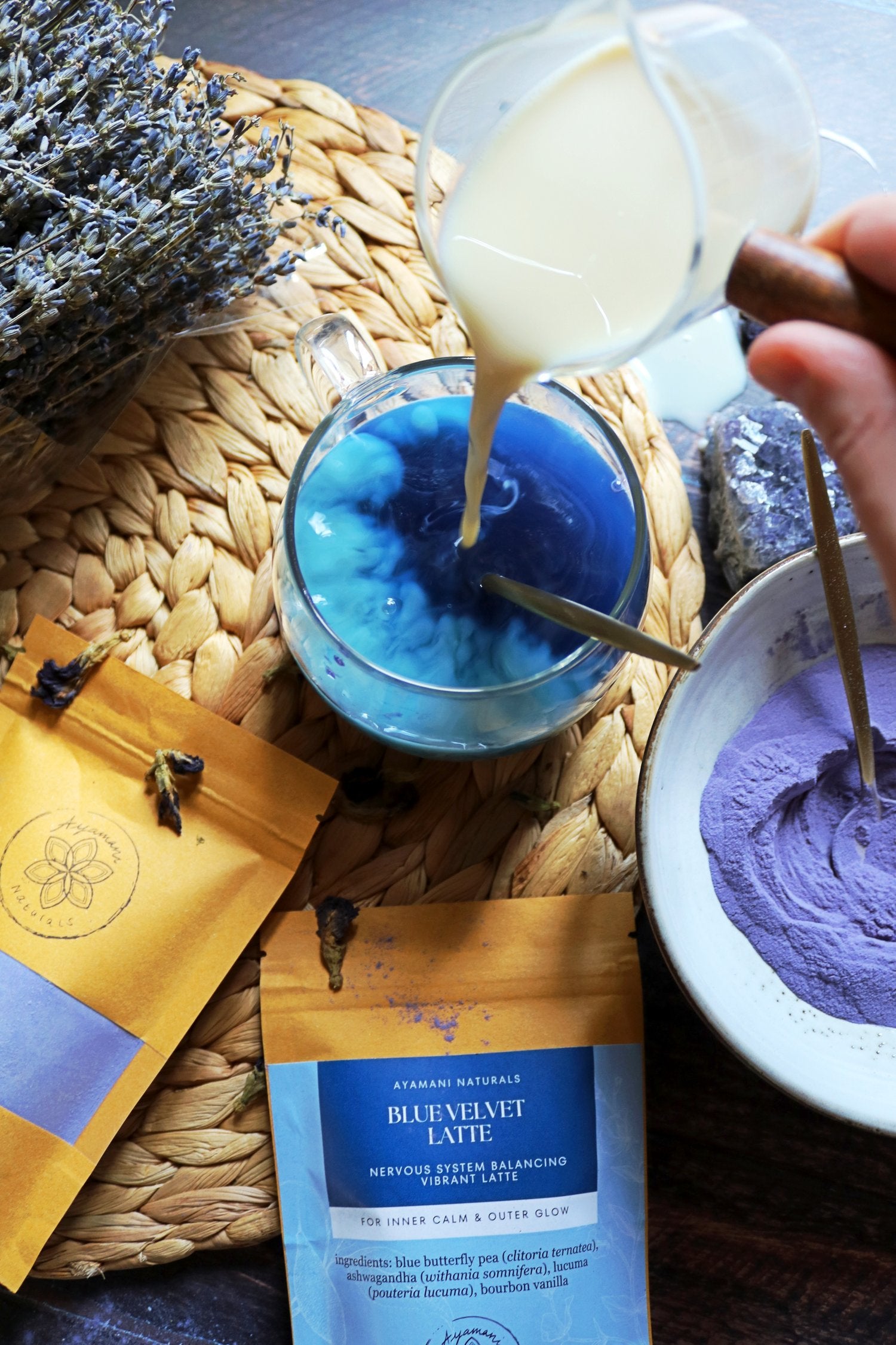 BLUE VELVET LATTE - BLUE BUTTERFLY PEA BLEND fra Ayamani - 30 gram