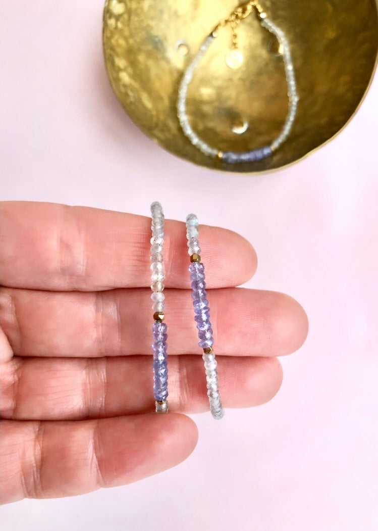 Månesøster Krystaller - ☾ Tanzanit + Labradorit + Pyrit Armbånd ☾ transformation, Frugtbarhed, overflod & beskyttelse ☾ MÅNESØSTER / MAANESOESTER.DK