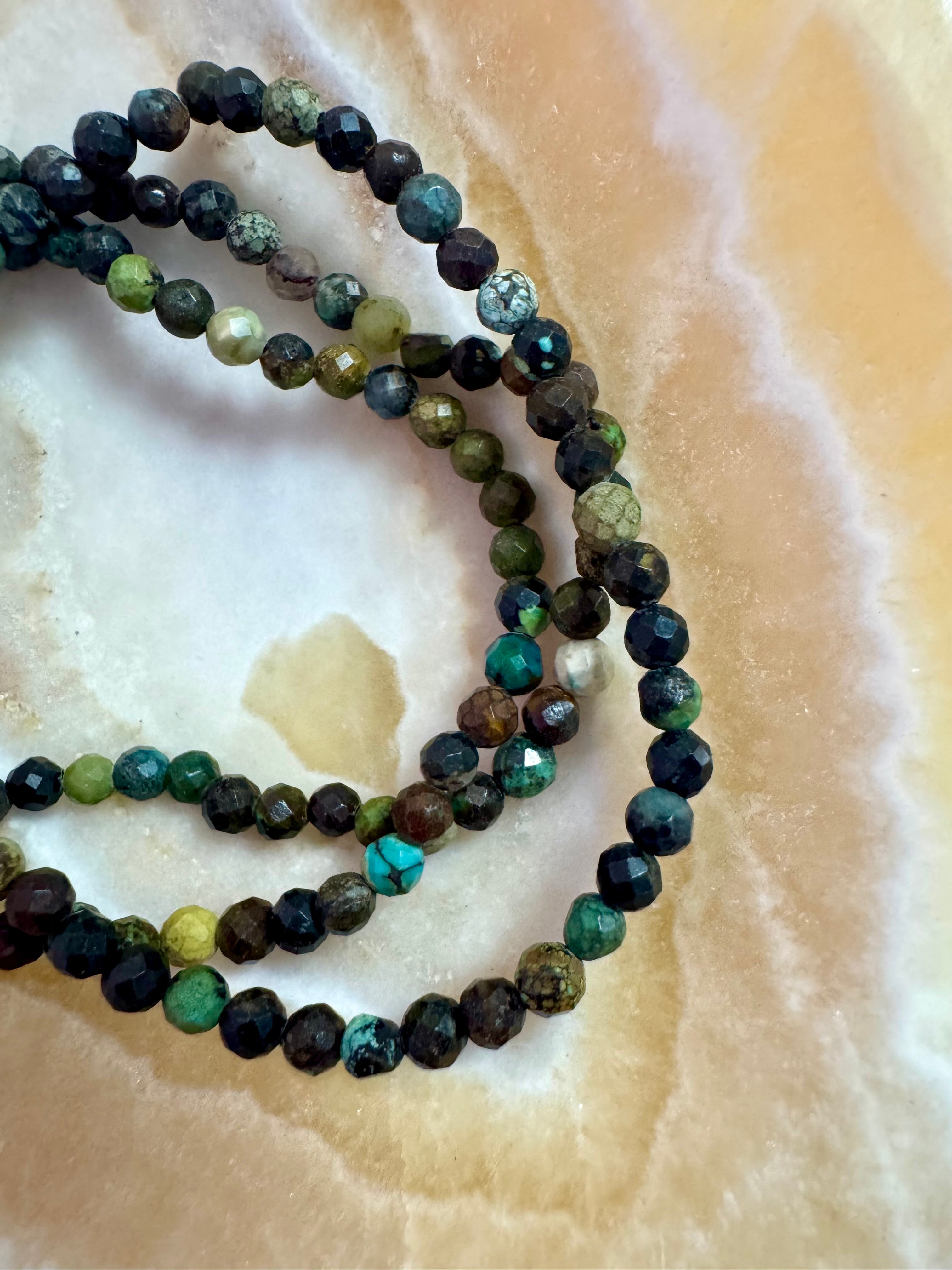 Facetteret Chrysocolla Armbånd 𓂀 Selvbevidsthed & indre balance 𓂀 Healer hjertesorg & øger evnen til at elske 𓂀 (4 mm.)