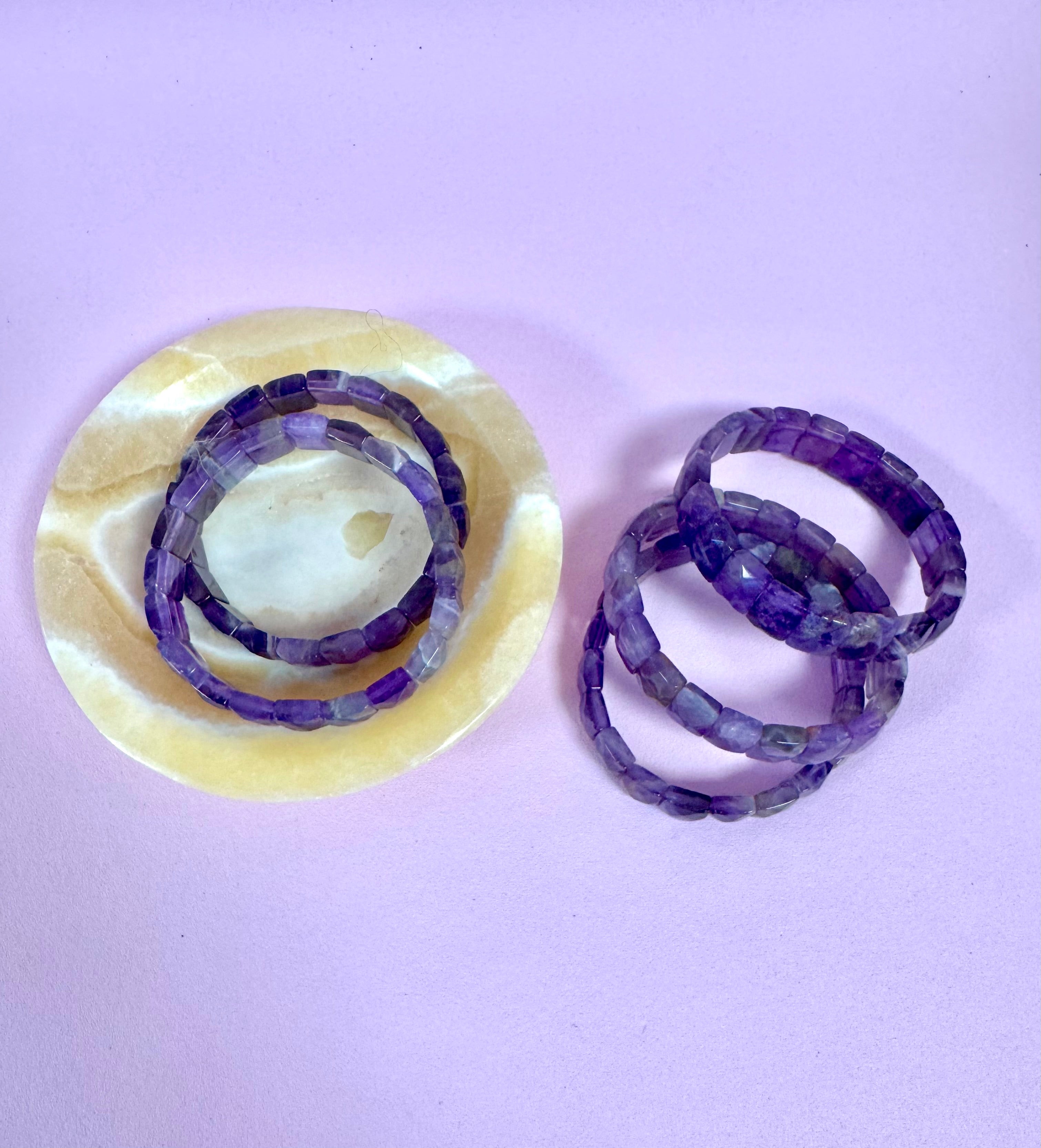 Ametyst Armbånd Med Bredde, Facetterede Sten ☾ RO, HEALING & SELVKÆRLIGHED / MAANESOESTER.DK  MÅNESØSTER.DK