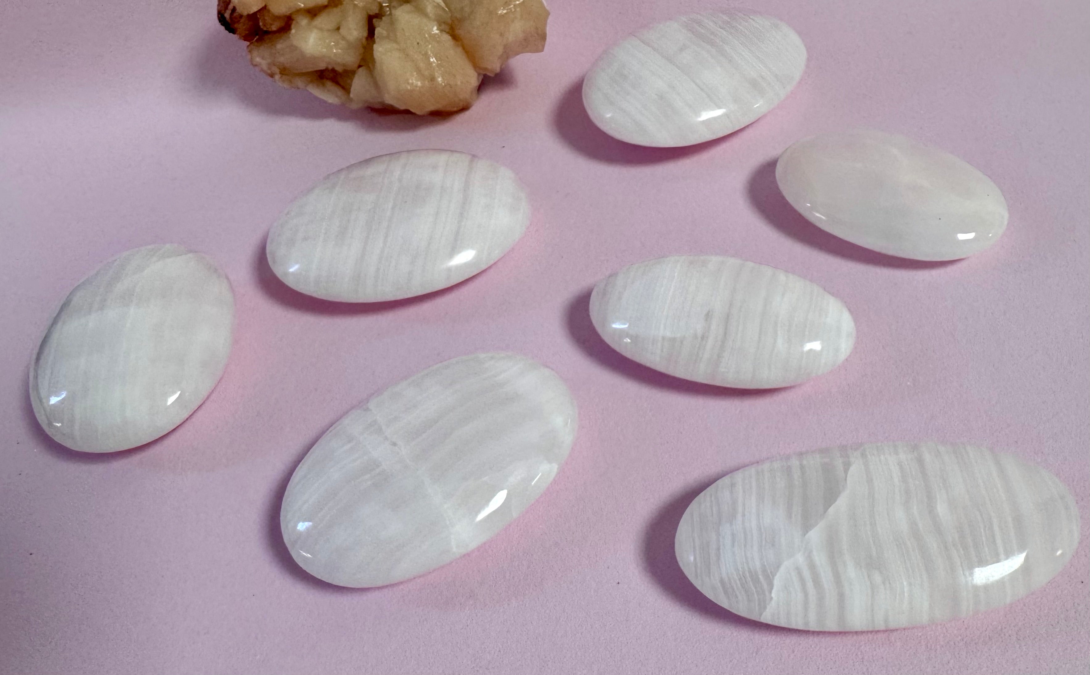 Mangano Calcit Oval Rosa Palmstone