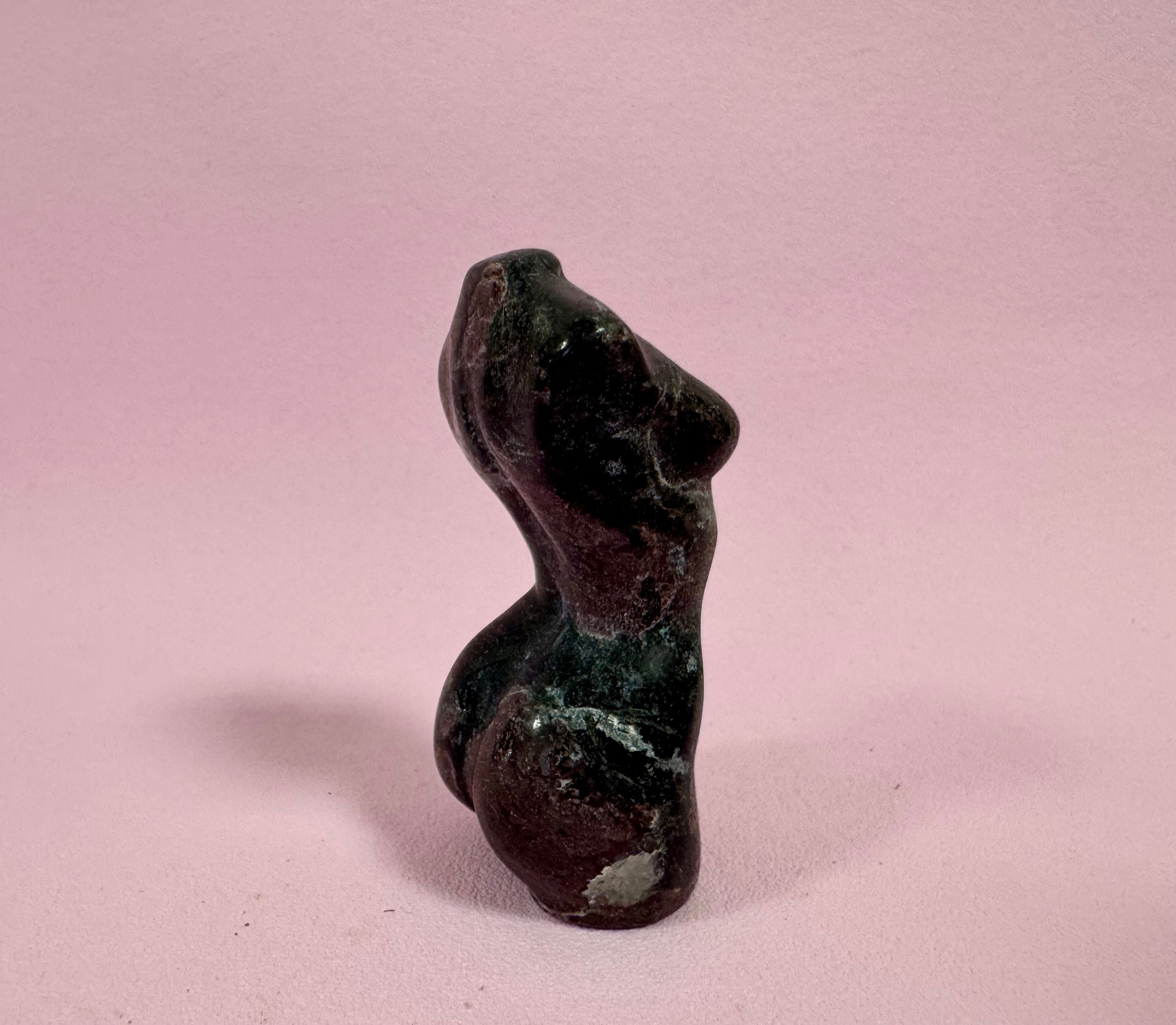 Kvinde krop i Granat - ♡ Kærlighed, Seksualitet & Kundalini - 6,3 cm