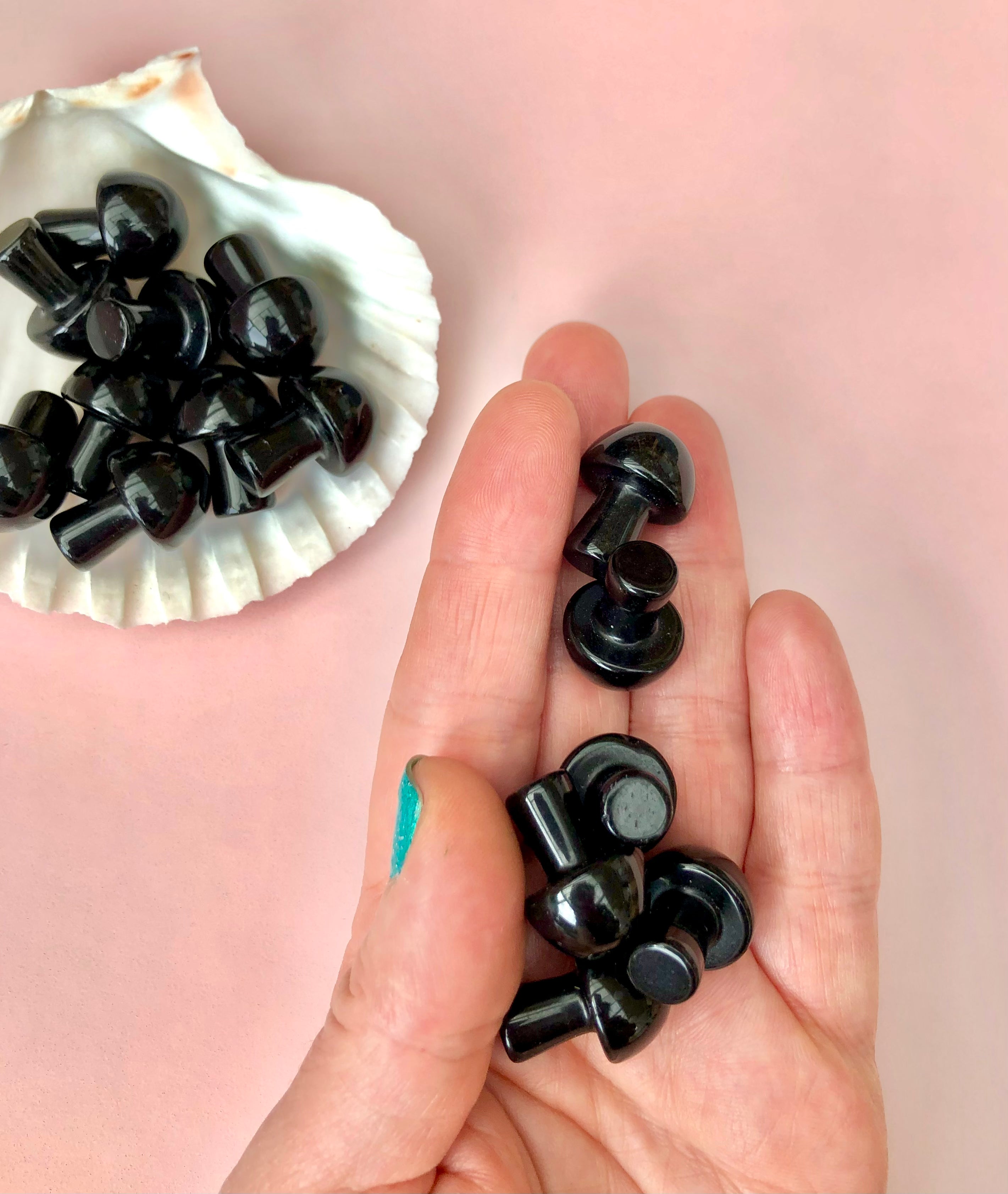 Sort Obsidian Svamp ☽ 𖠢 Healing, Positiv Energi & Beskyttelse ☾ 2 cm.