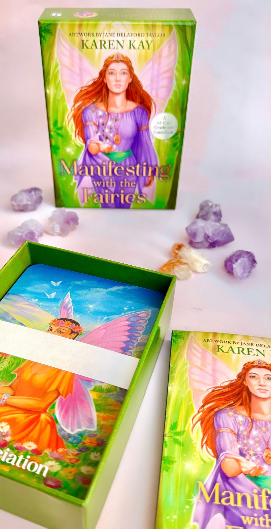 Månesøster Krystaller - Tarot Tarotkort - Manifesting with the Fairies - Et 44-korts orakelsæt & guidebog - Karen Kay - maanesoester.dk