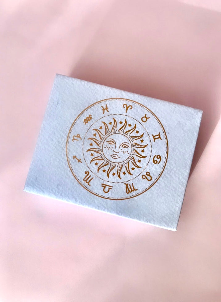 Månesøster Krystaller Jomfruens krystal sæt Månesøster Krystaller Jomfruens krystal sæt Bjergkrystal Rød Jaspis Sodalit Unakit Ametyst