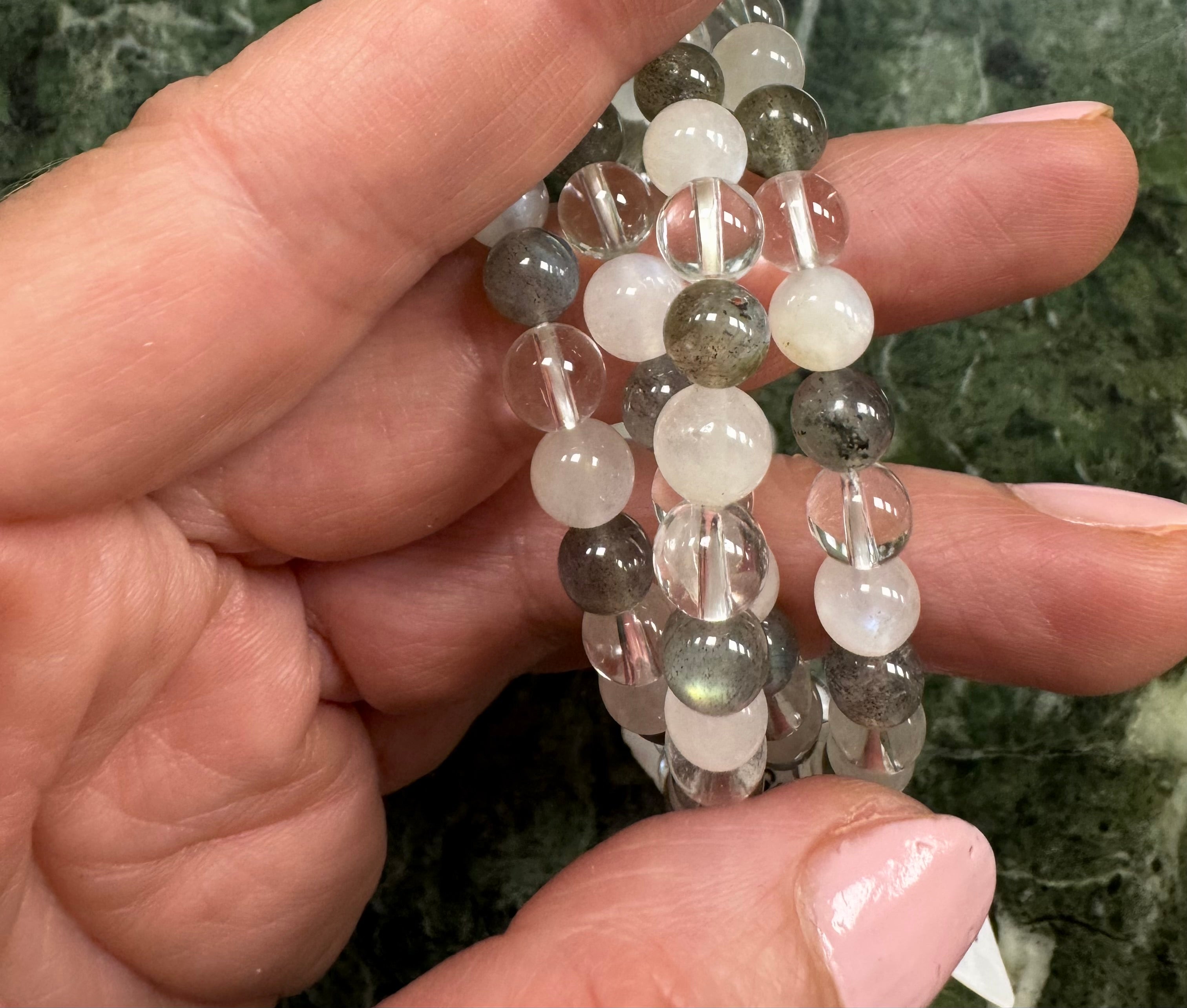 Spirituel Energi - Armbånd - med Månesten, Labradorit & Bjergkrystal ☾ (6mm.) / MAANESOESTER.DK / MÅNESØSTER.DK