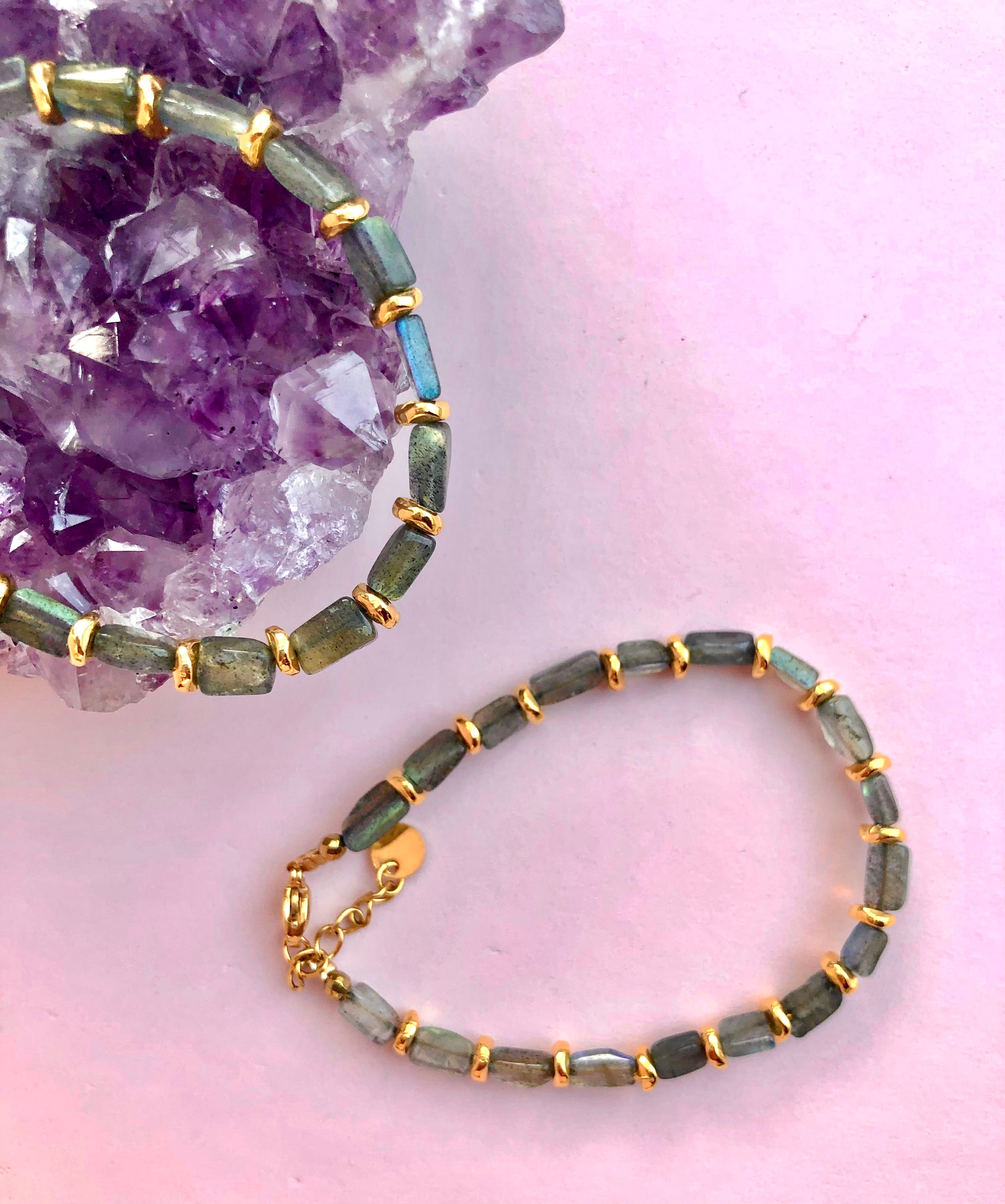 Månesøster Krystaller ☾ Labradorit Armbånd ☾ Spirituelle evner, styrke, transformation & beskyttelse ☾