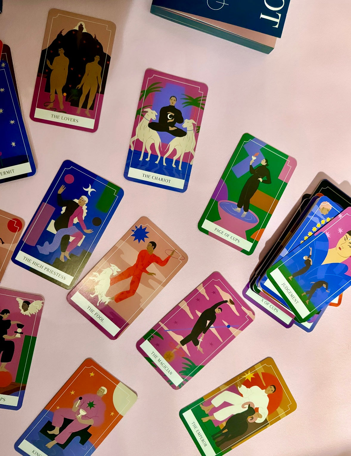 Månesøster Krystaller - Tarotkort - Neo Tarot - A Fresh Approach to Self-Care, Healing & Empowerment - Tarot & Guidebook af Jerico Mandybur