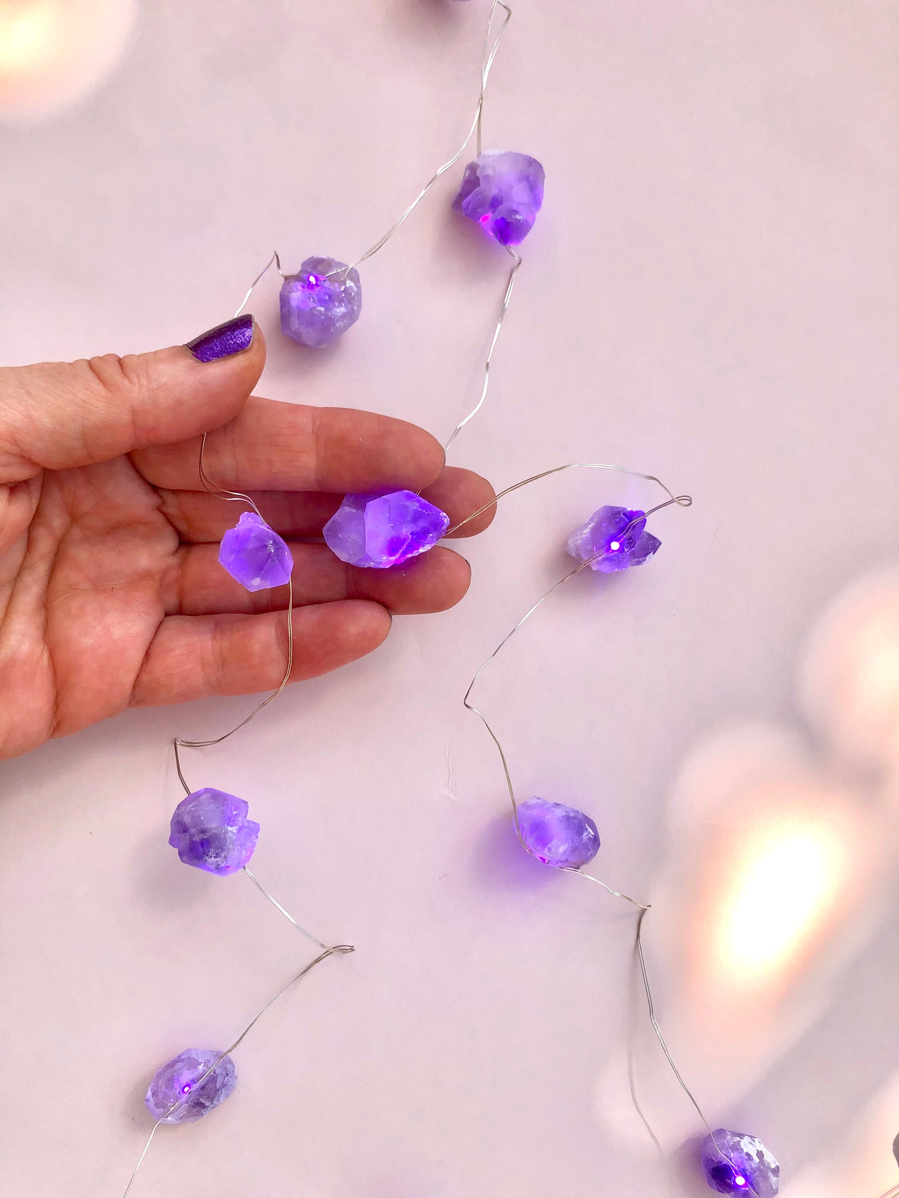 Månesøster Krystaller Ametyst LED lyskæde RO, HEALING & SELVKÆRLIGHED