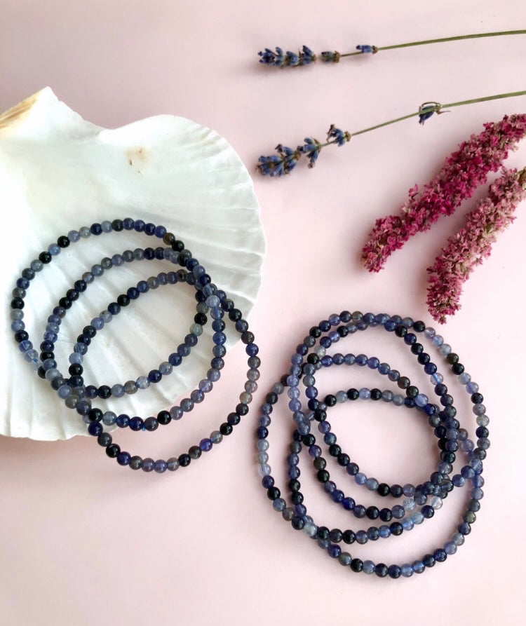 Månesøster Krystaller ☾ Blå Lolit Armbånd Find din sande vej, Kontakt til dit højere selv, transformation & eventyr 4mm